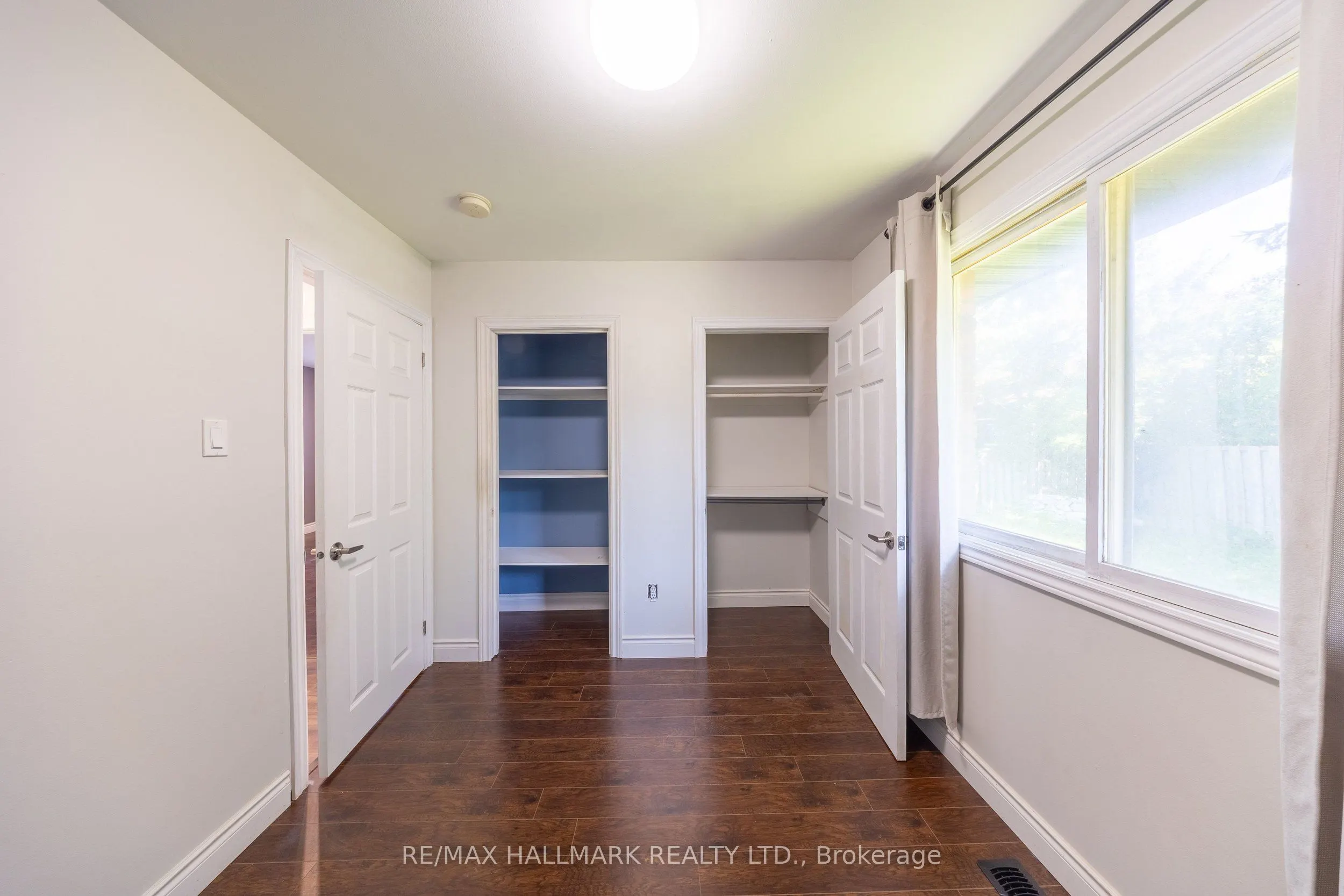 109 Thickson Road S