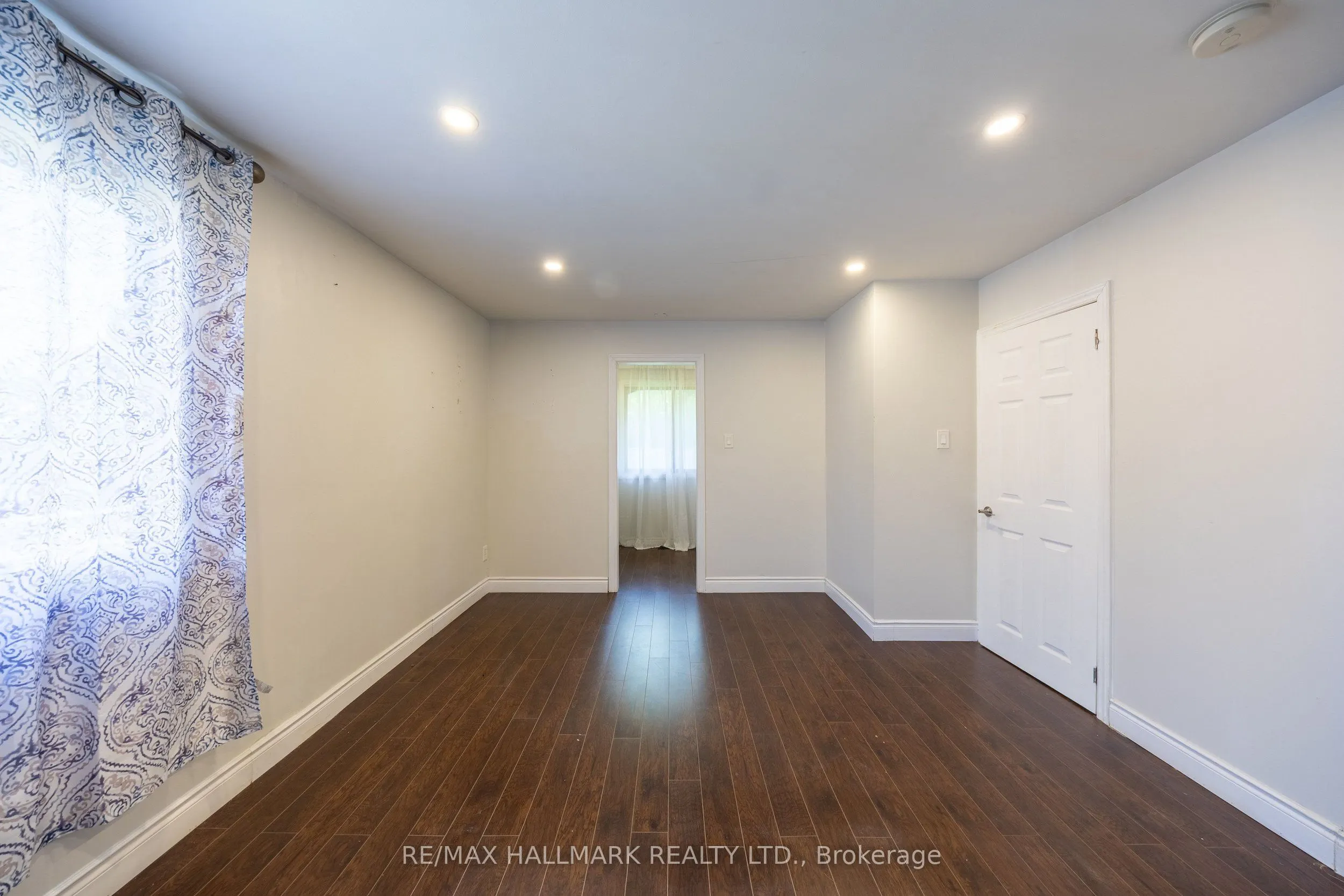 109 Thickson Road S