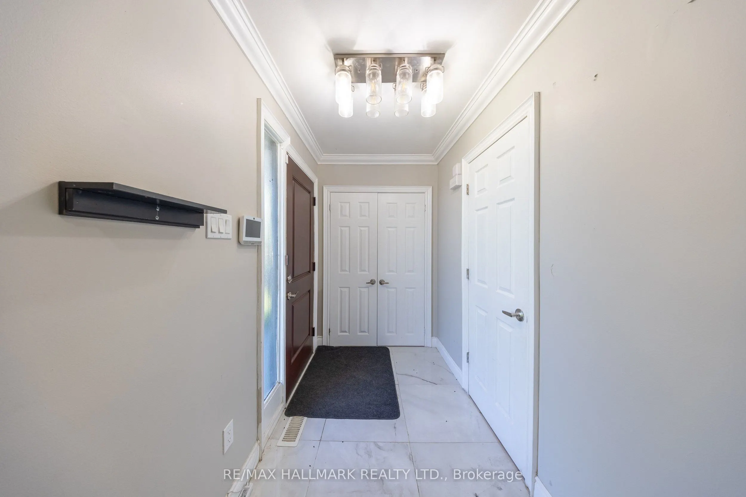 109 Thickson Road S