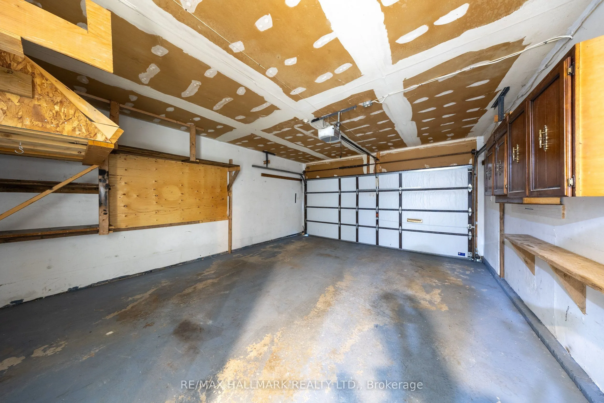 109 Thickson Road S