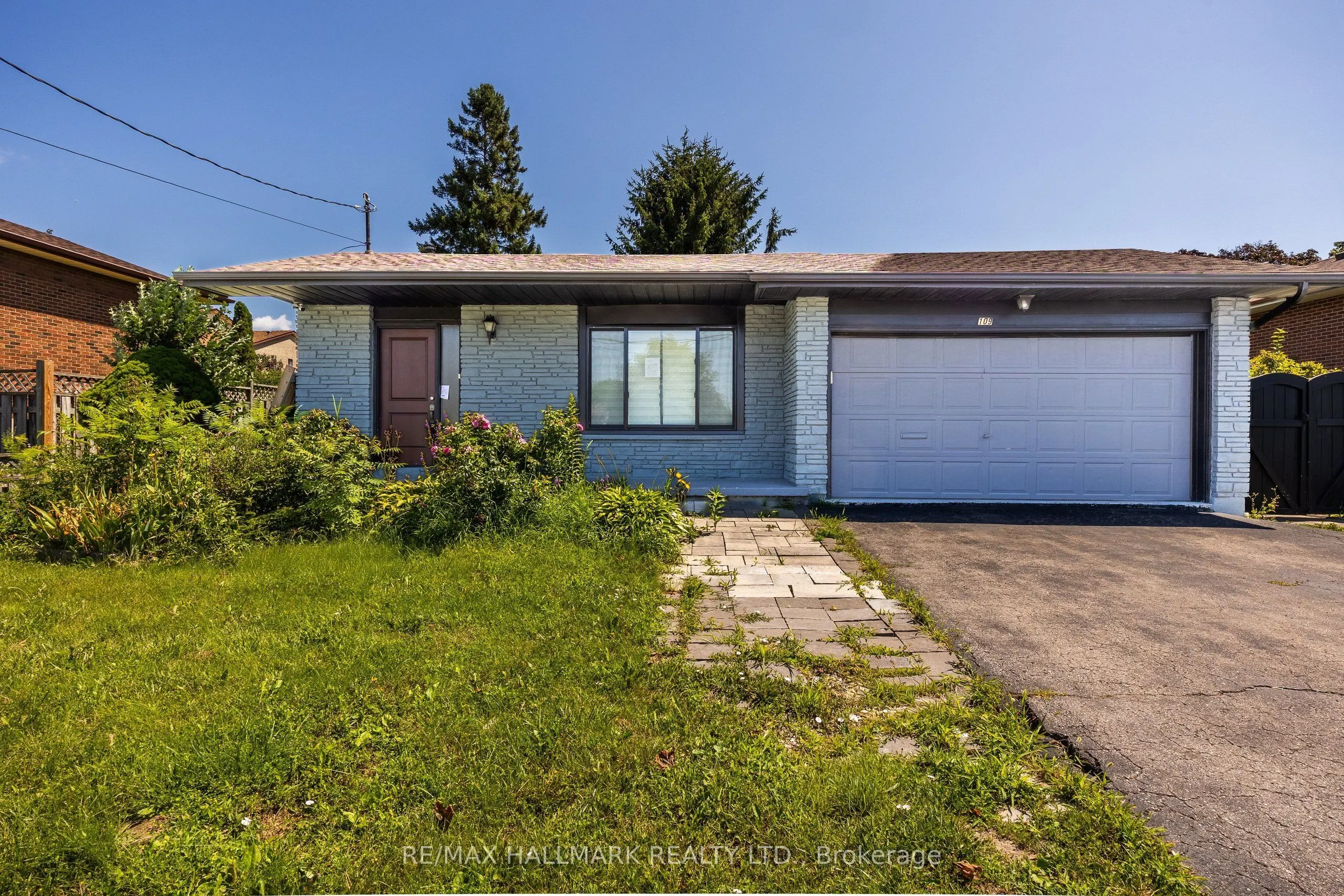 109 Thickson Road S