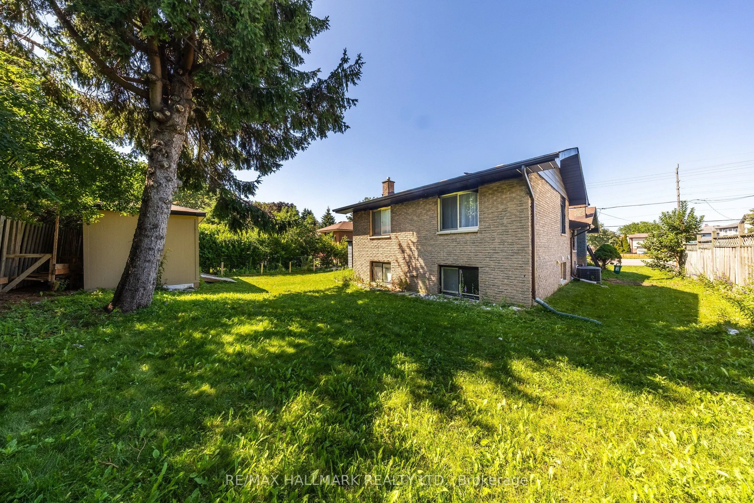 109 Thickson Road S