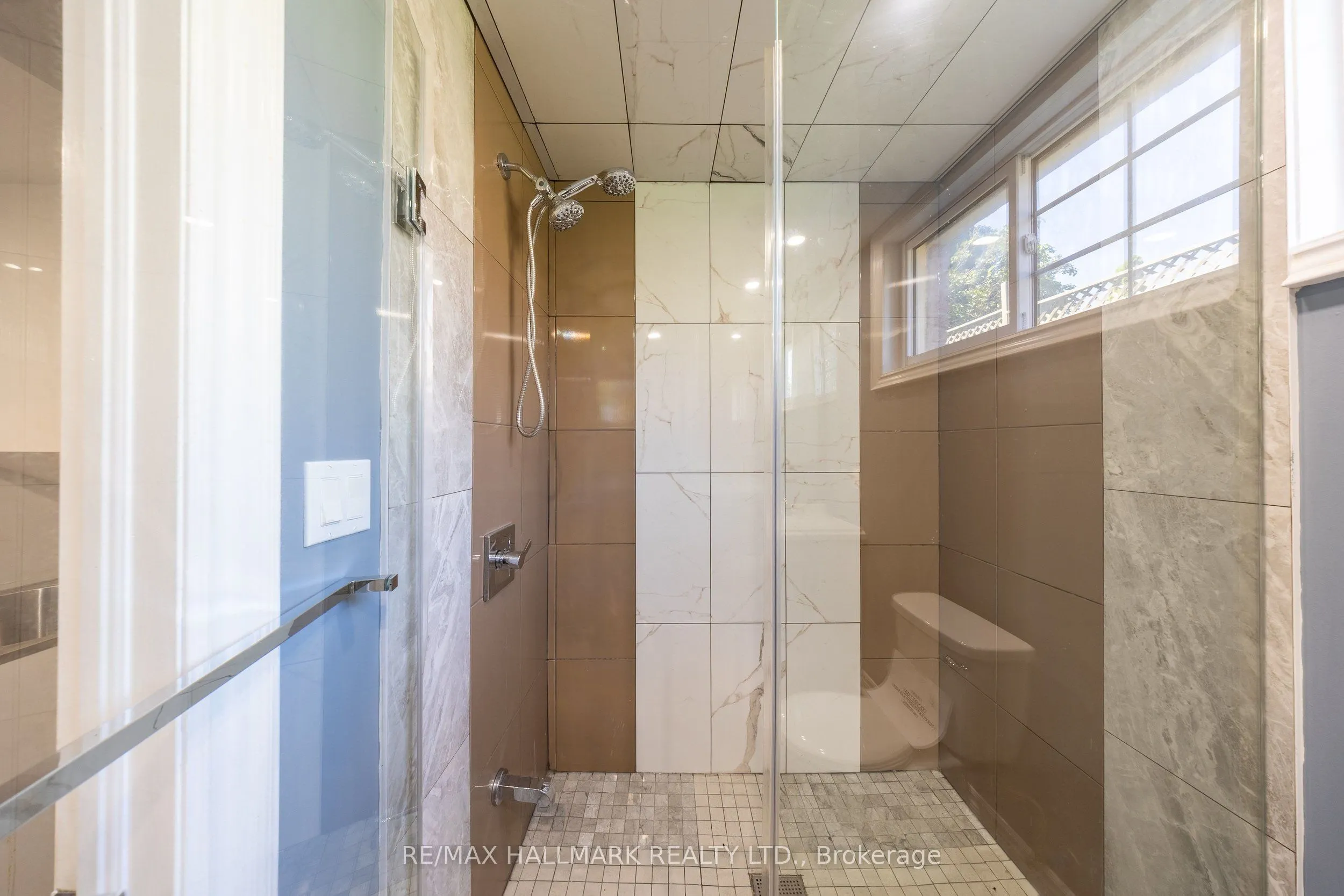109 Thickson Road S