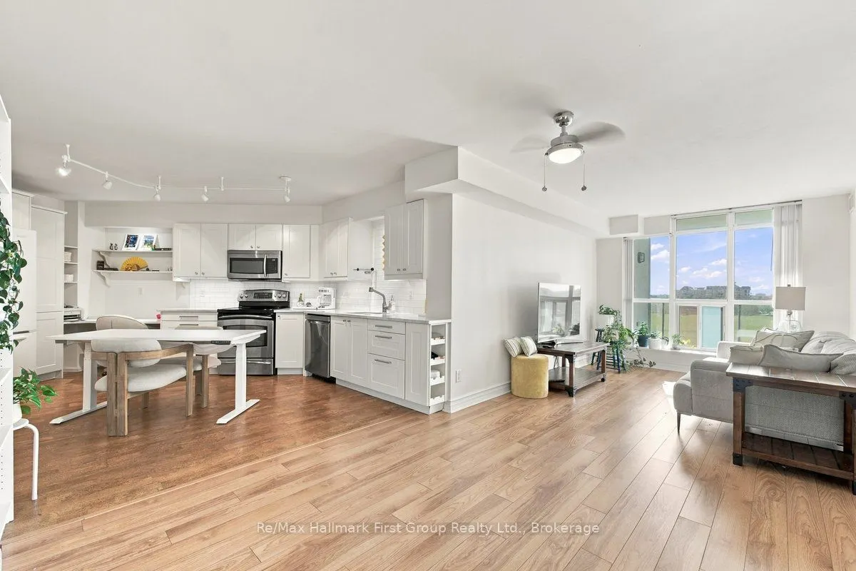 340 Watson Street W #715