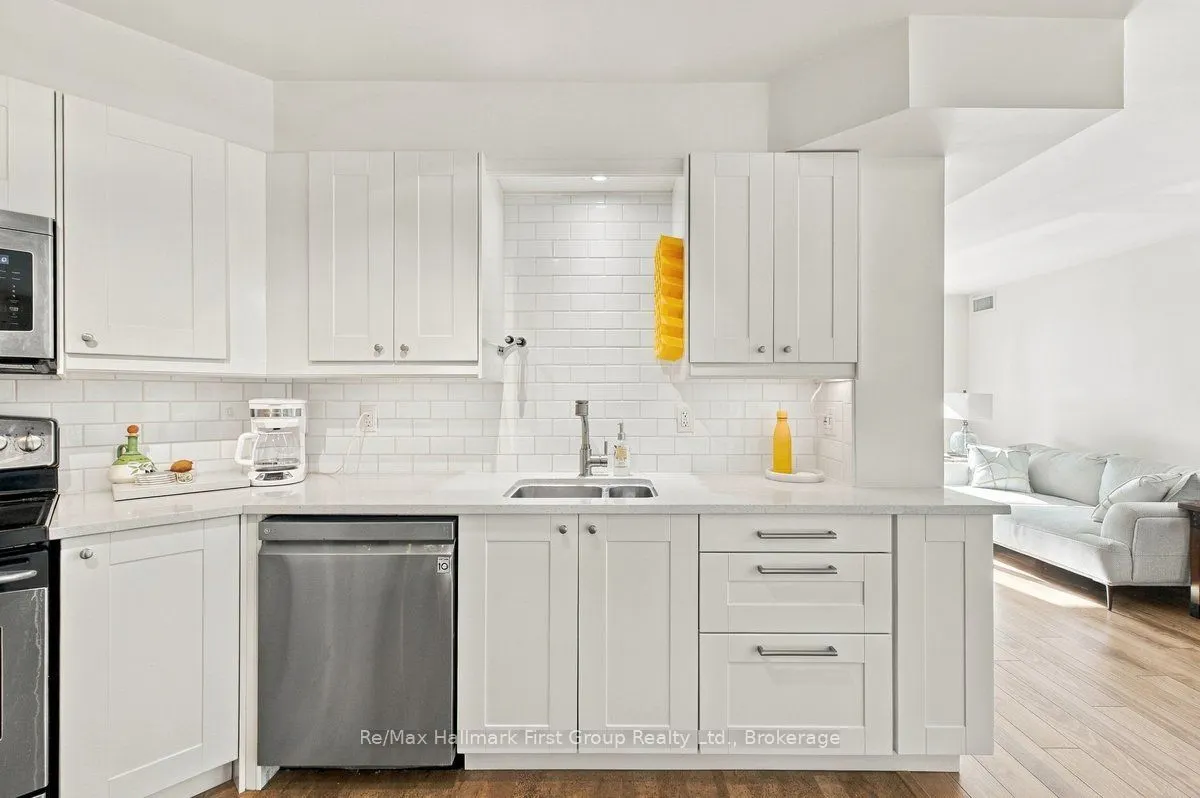 340 Watson Street W #715