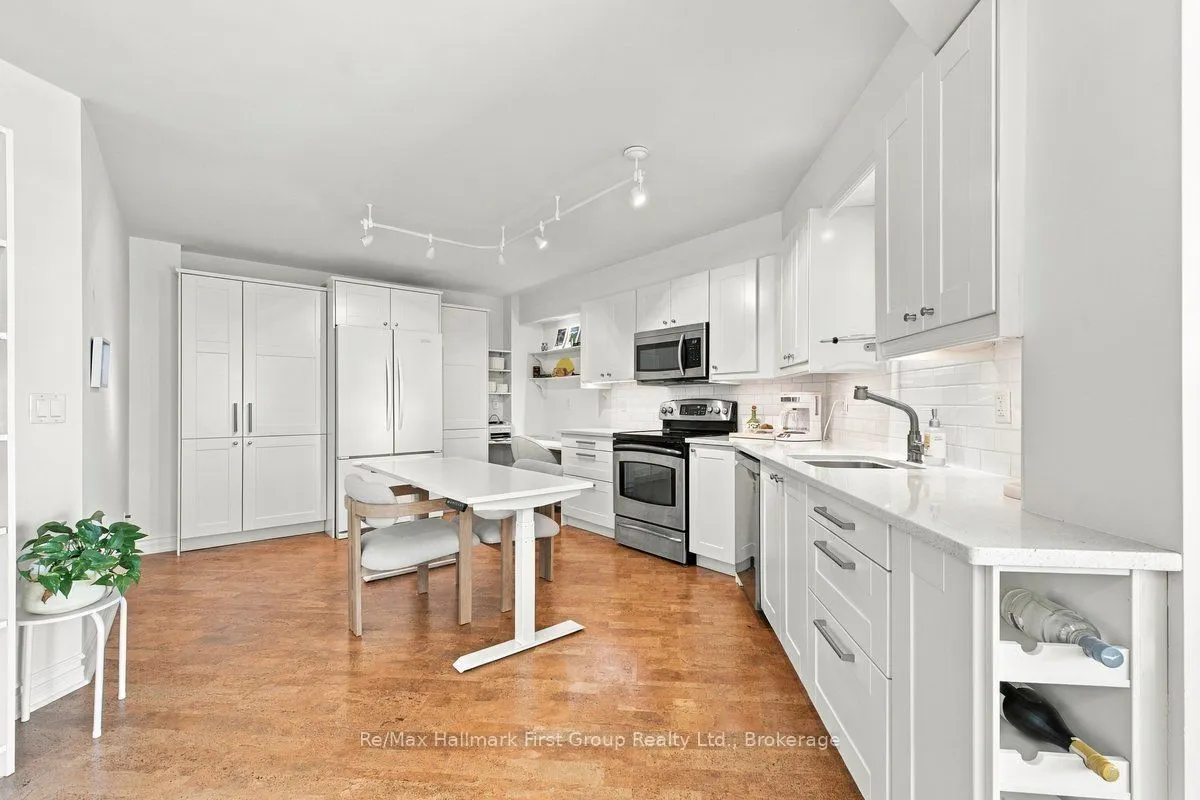 340 Watson Street W #715