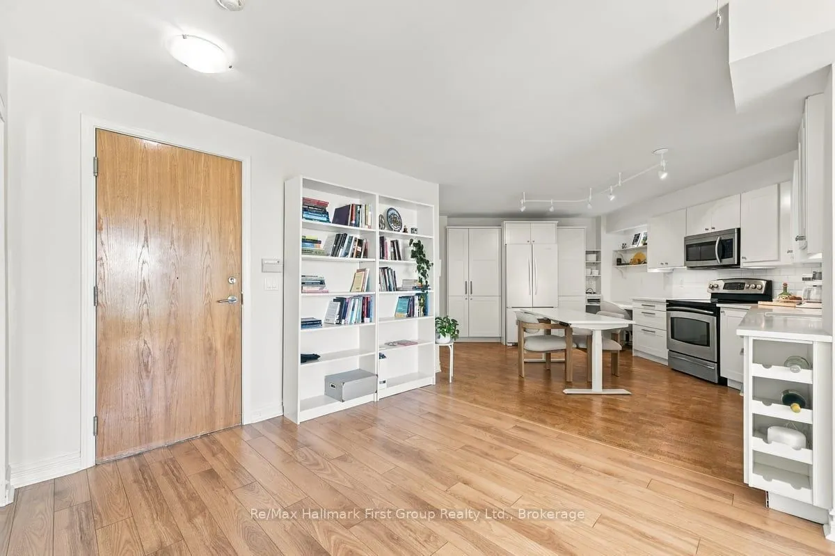 340 Watson Street W #715