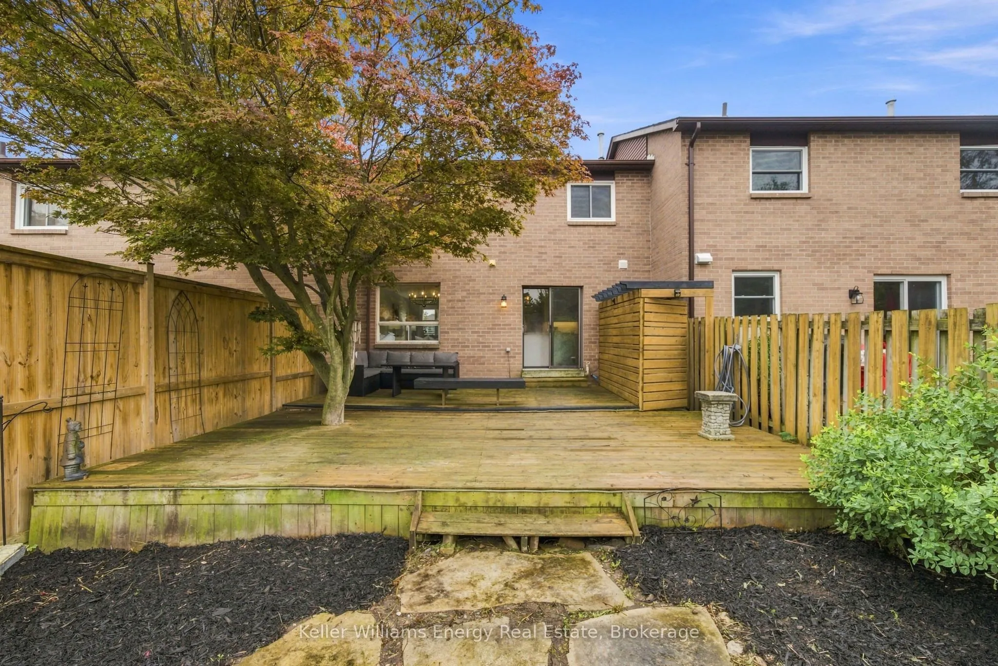 61 Fernbank Place