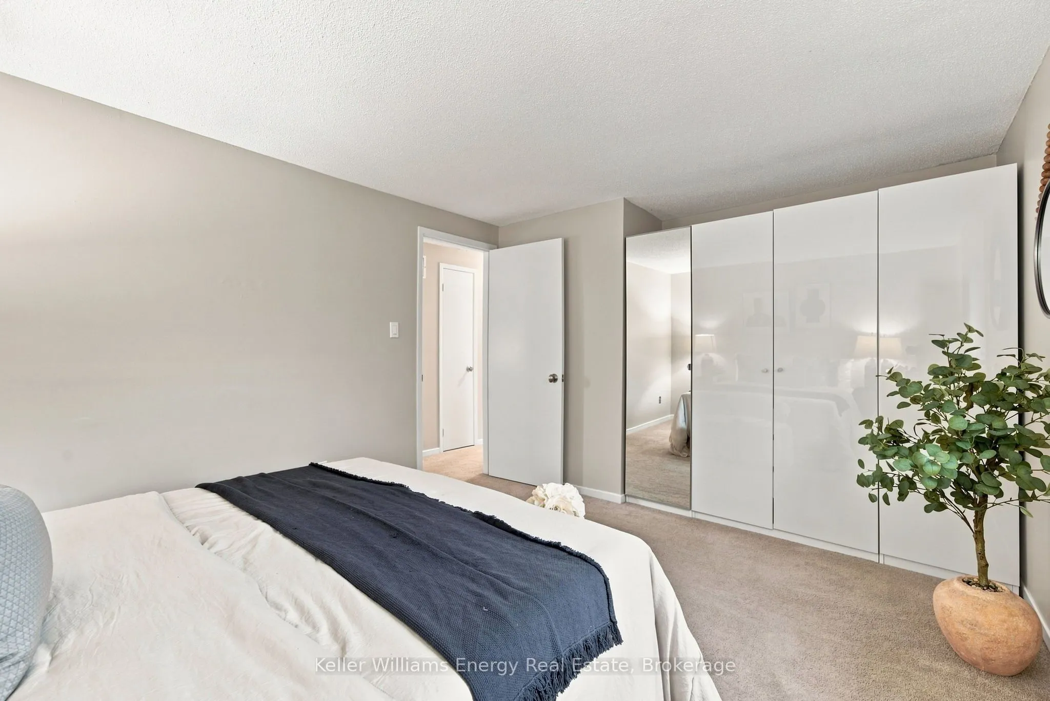 61 Fernbank Place