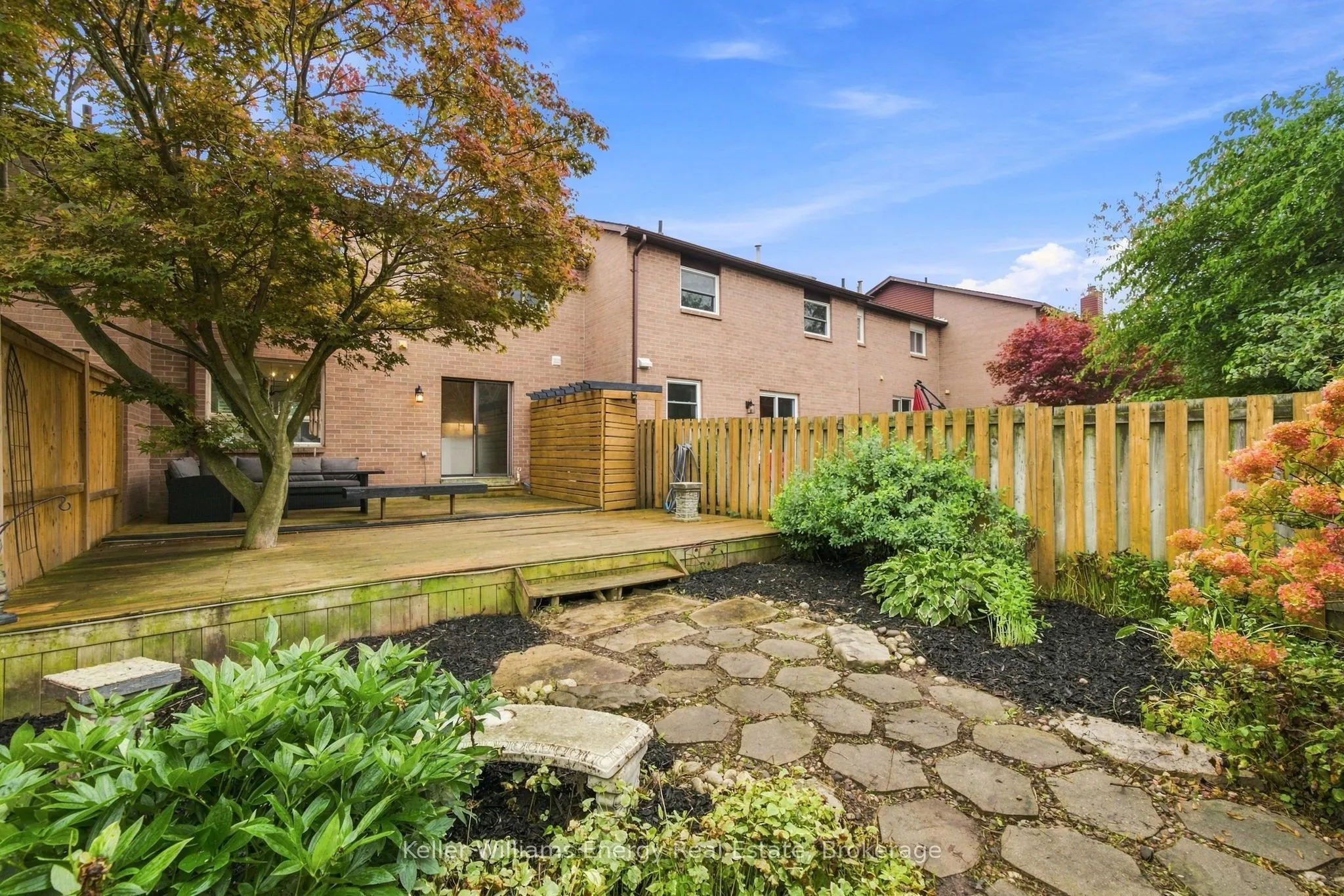61 Fernbank Place
