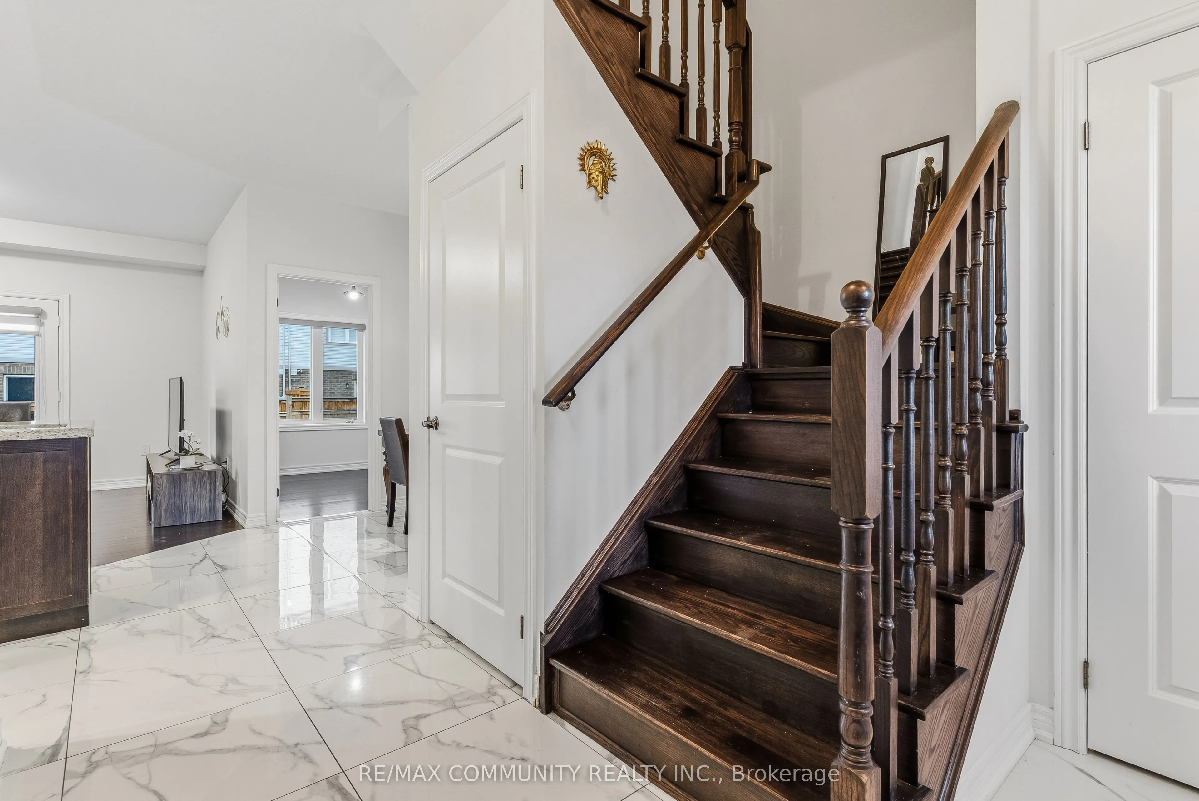99 Bill Hutchinson Crescent