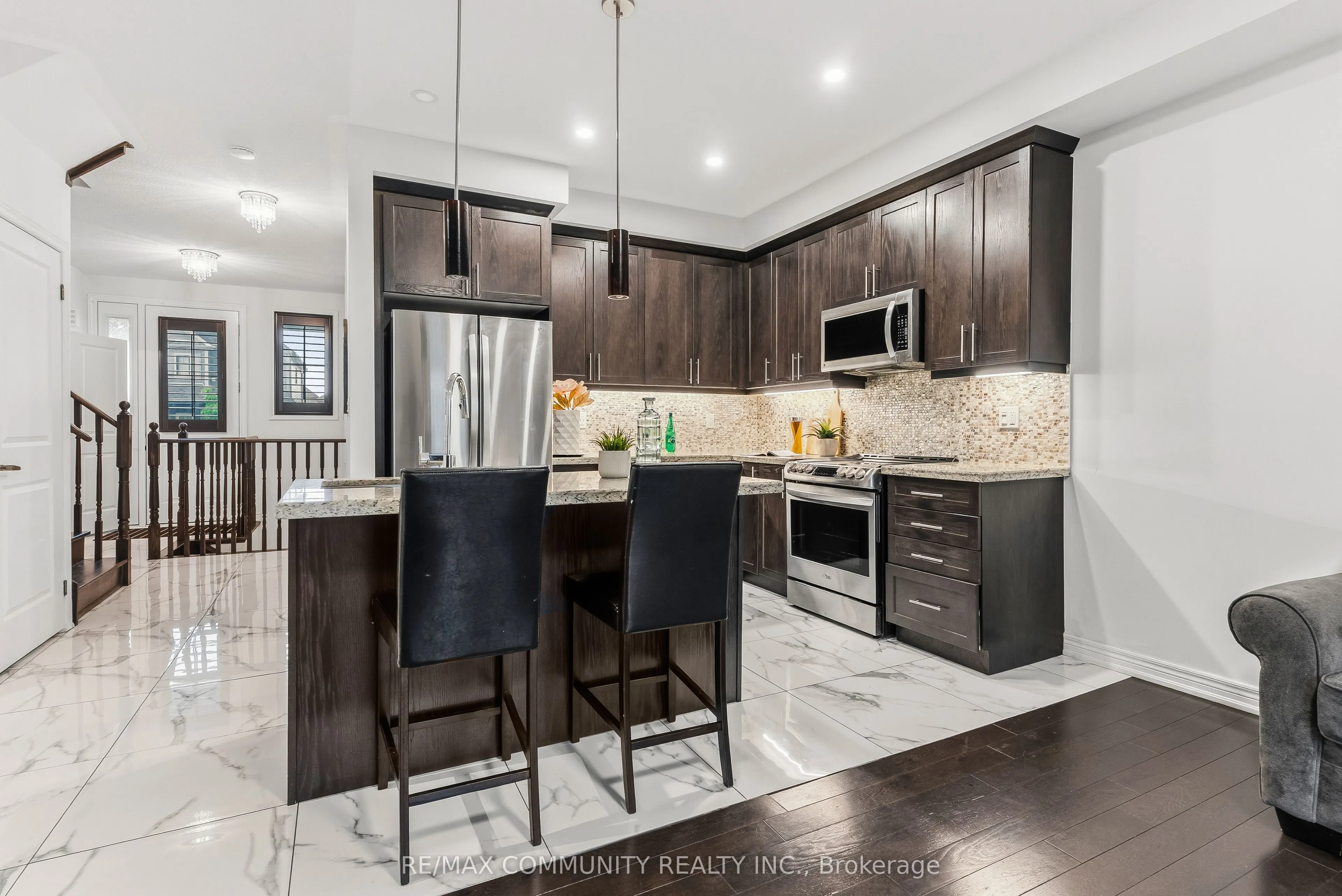 99 Bill Hutchinson Crescent