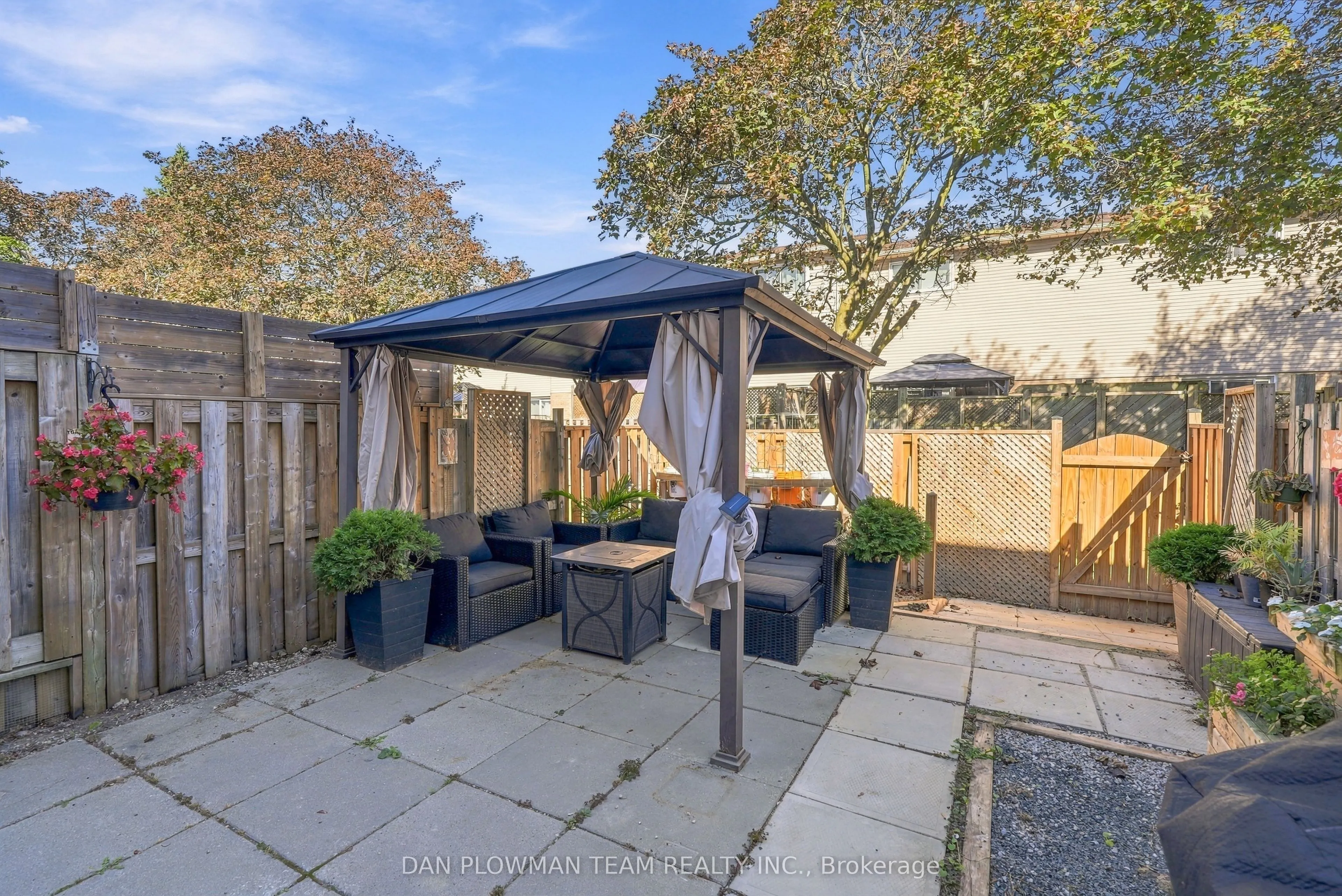 1133 Ritson Road N #81