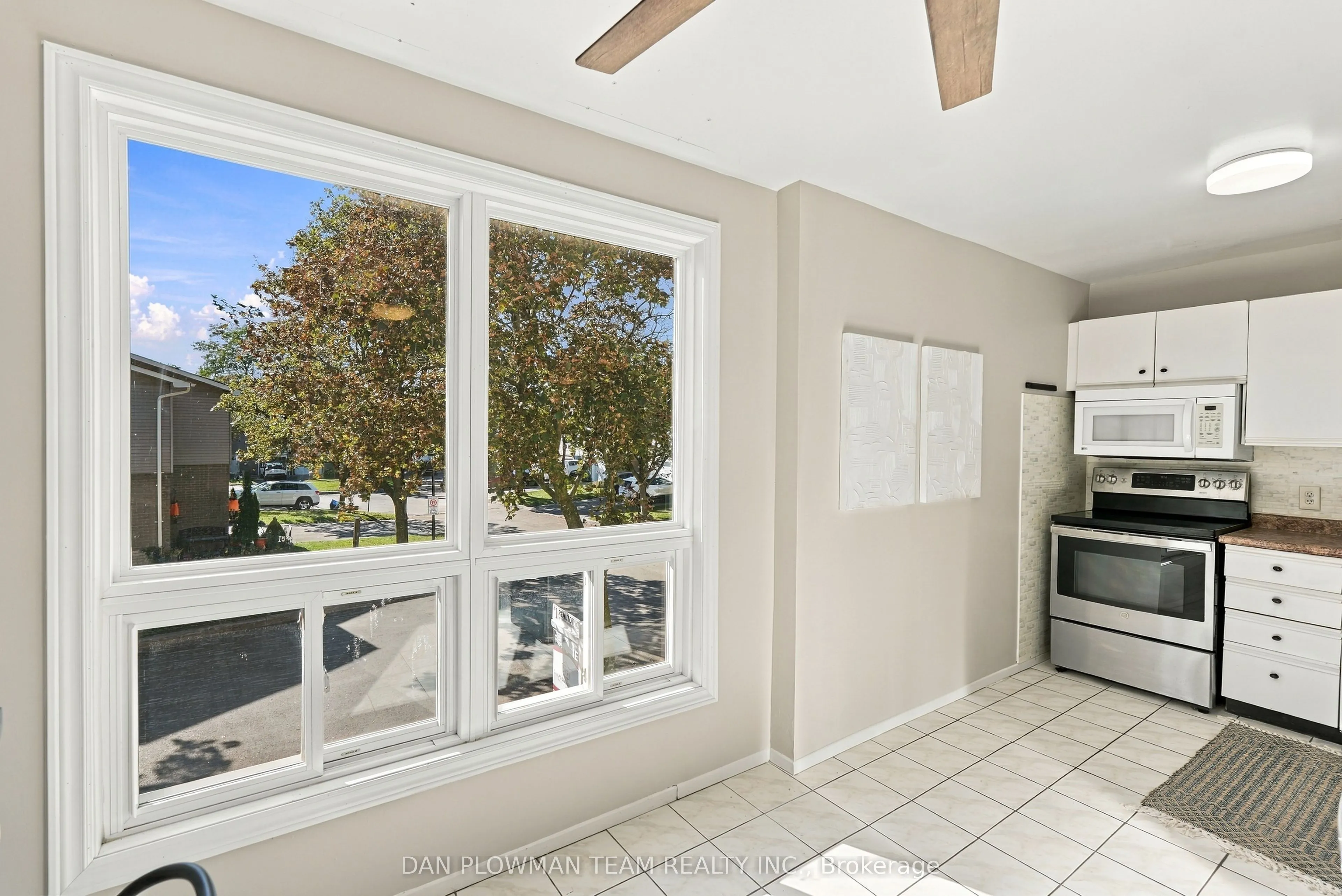 1133 Ritson Road N #81