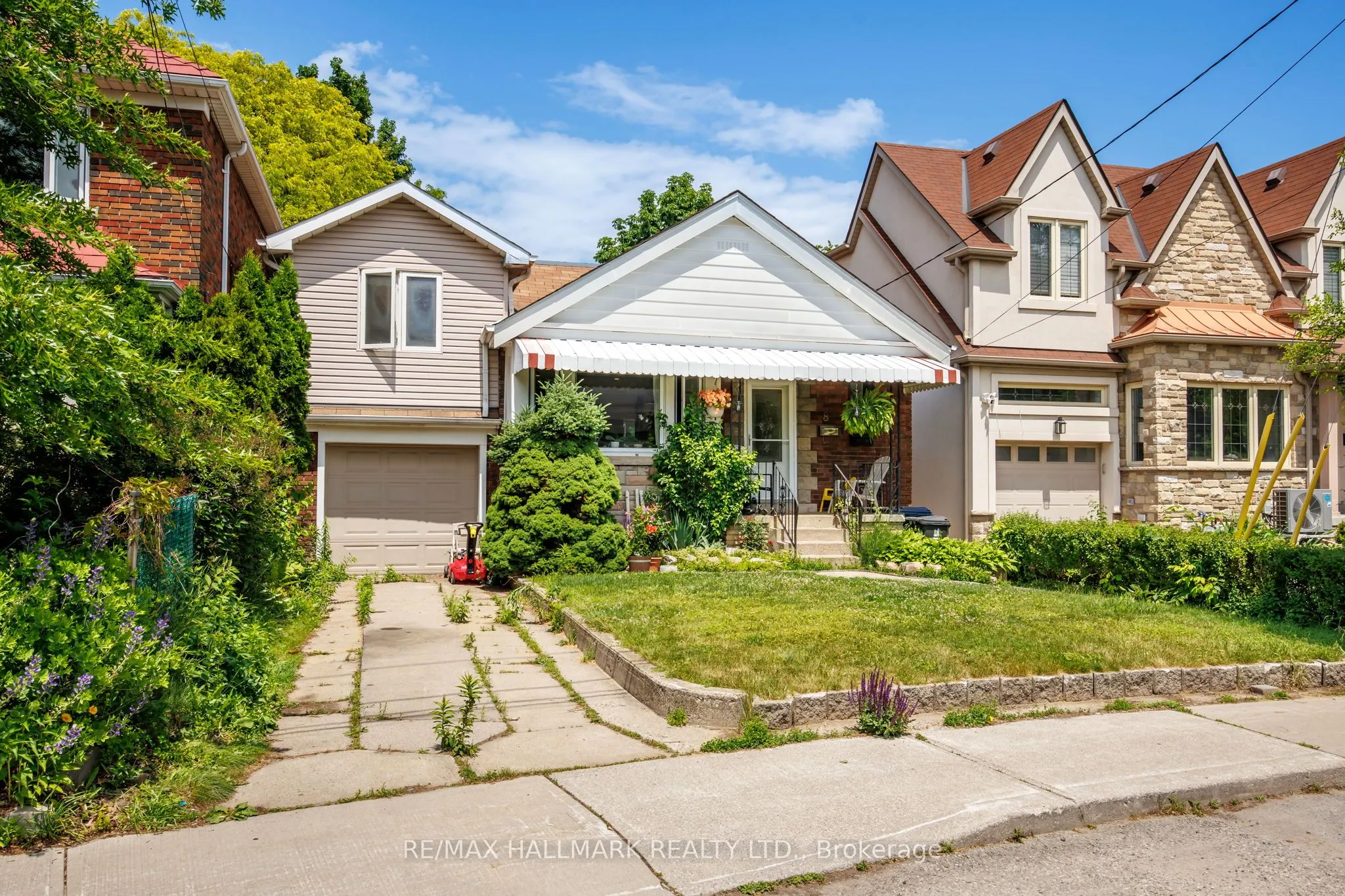 8 Davies Crescent