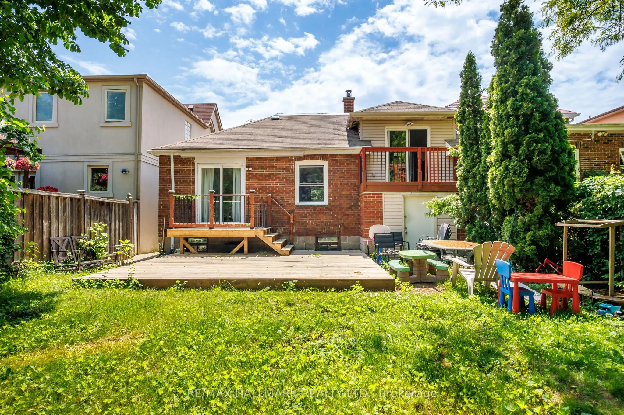 8 Davies Crescent