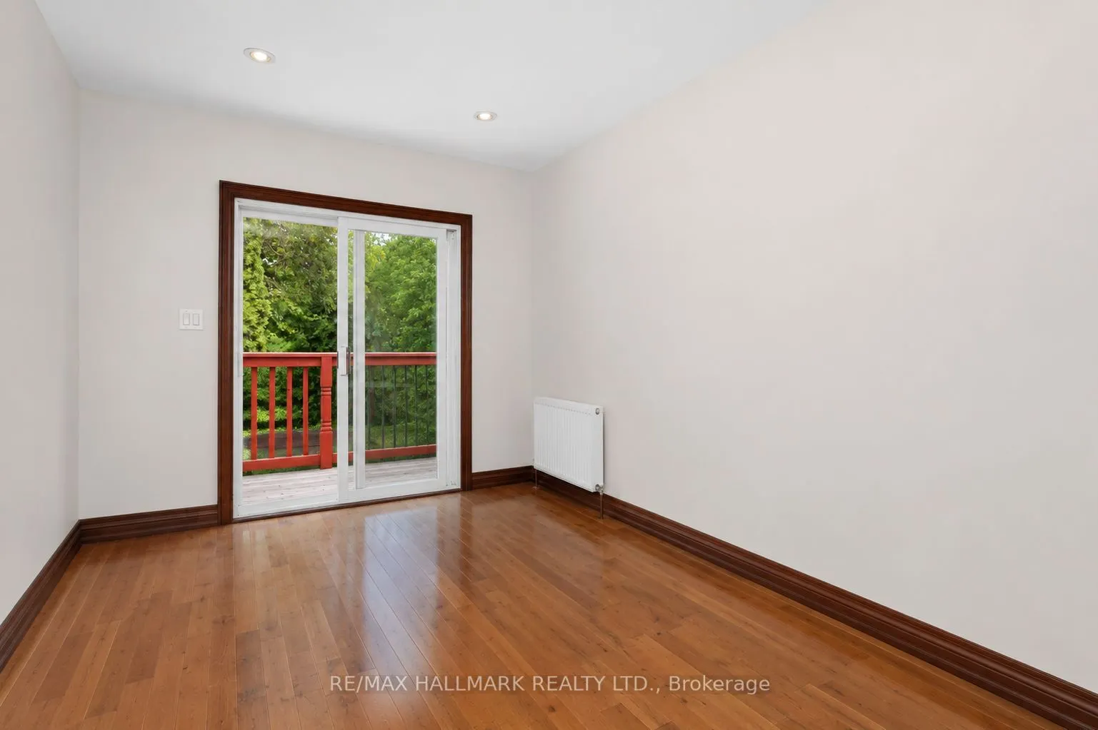 8 Davies Crescent