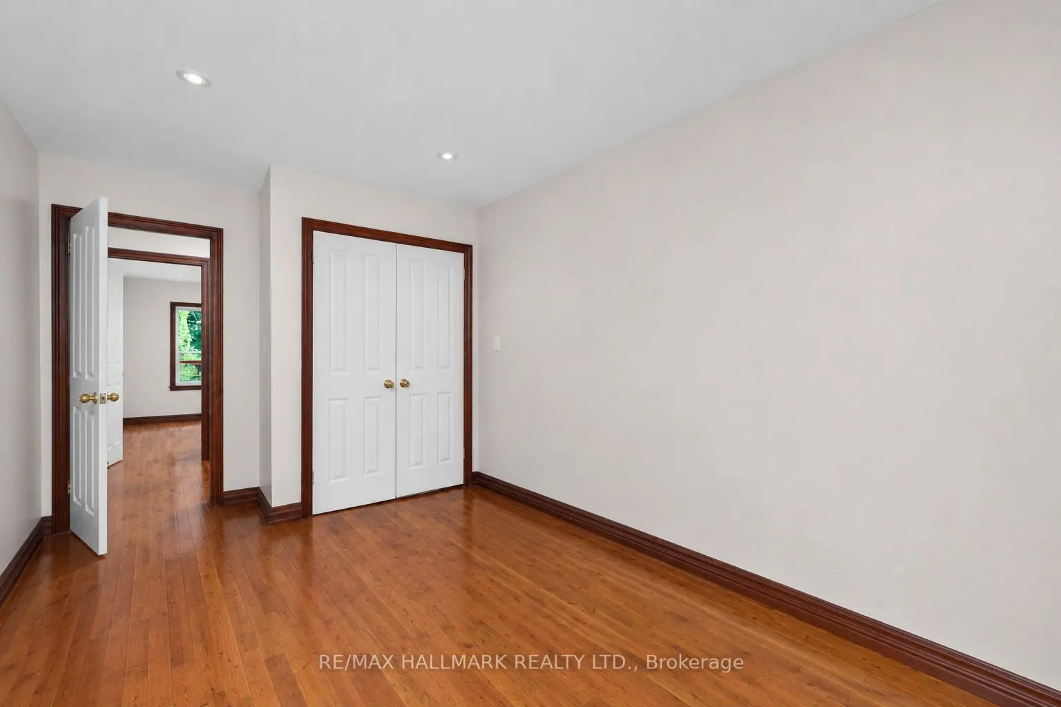 8 Davies Crescent