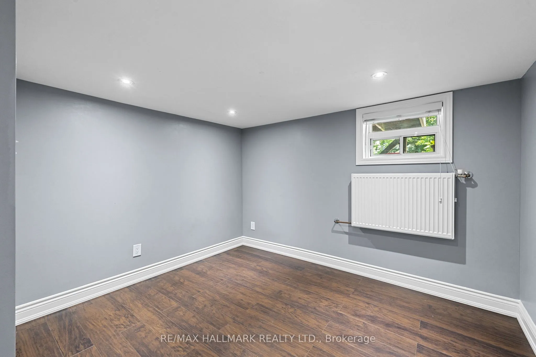 8 Davies Crescent