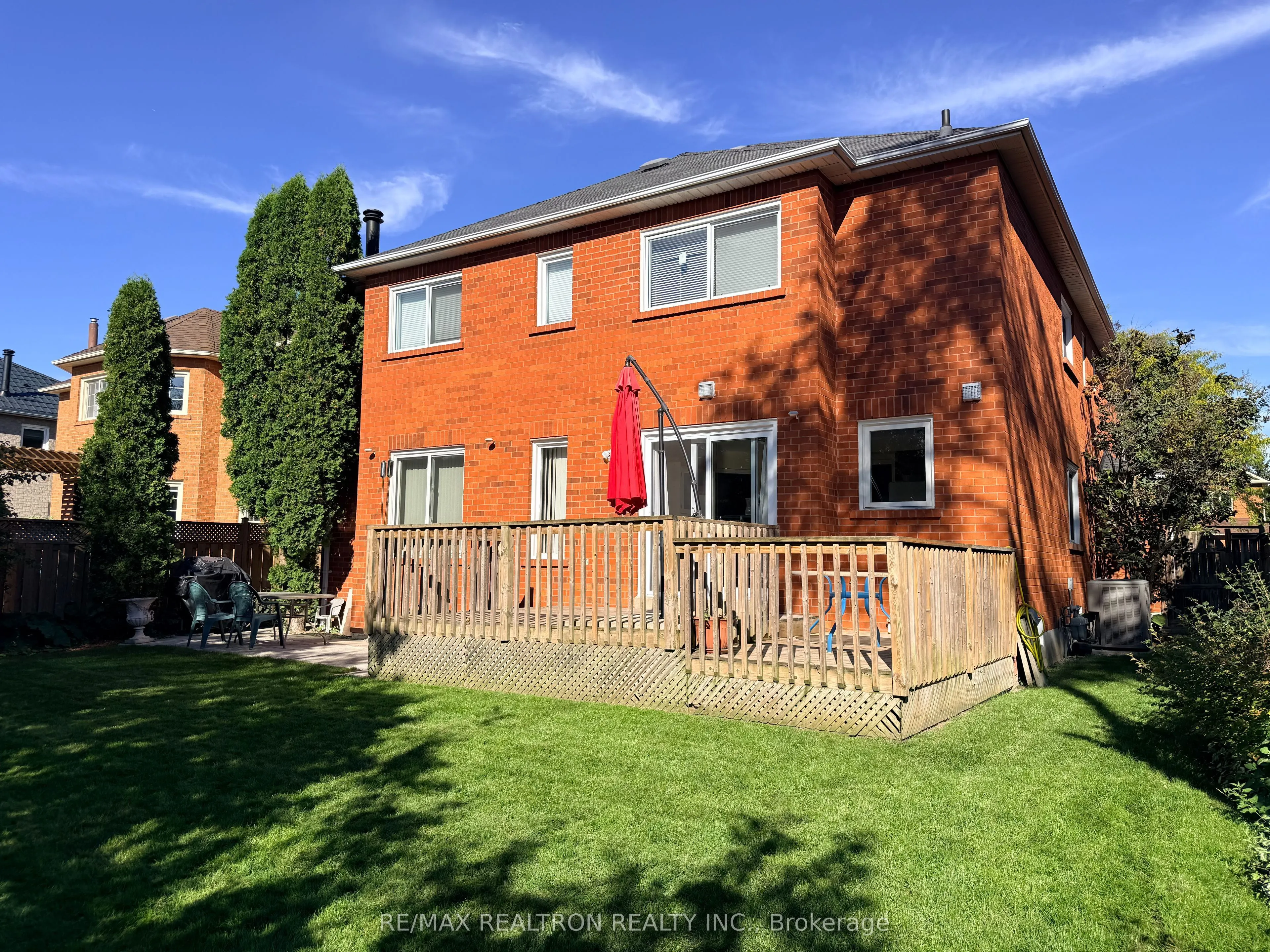 8 Watersdown Crescent
