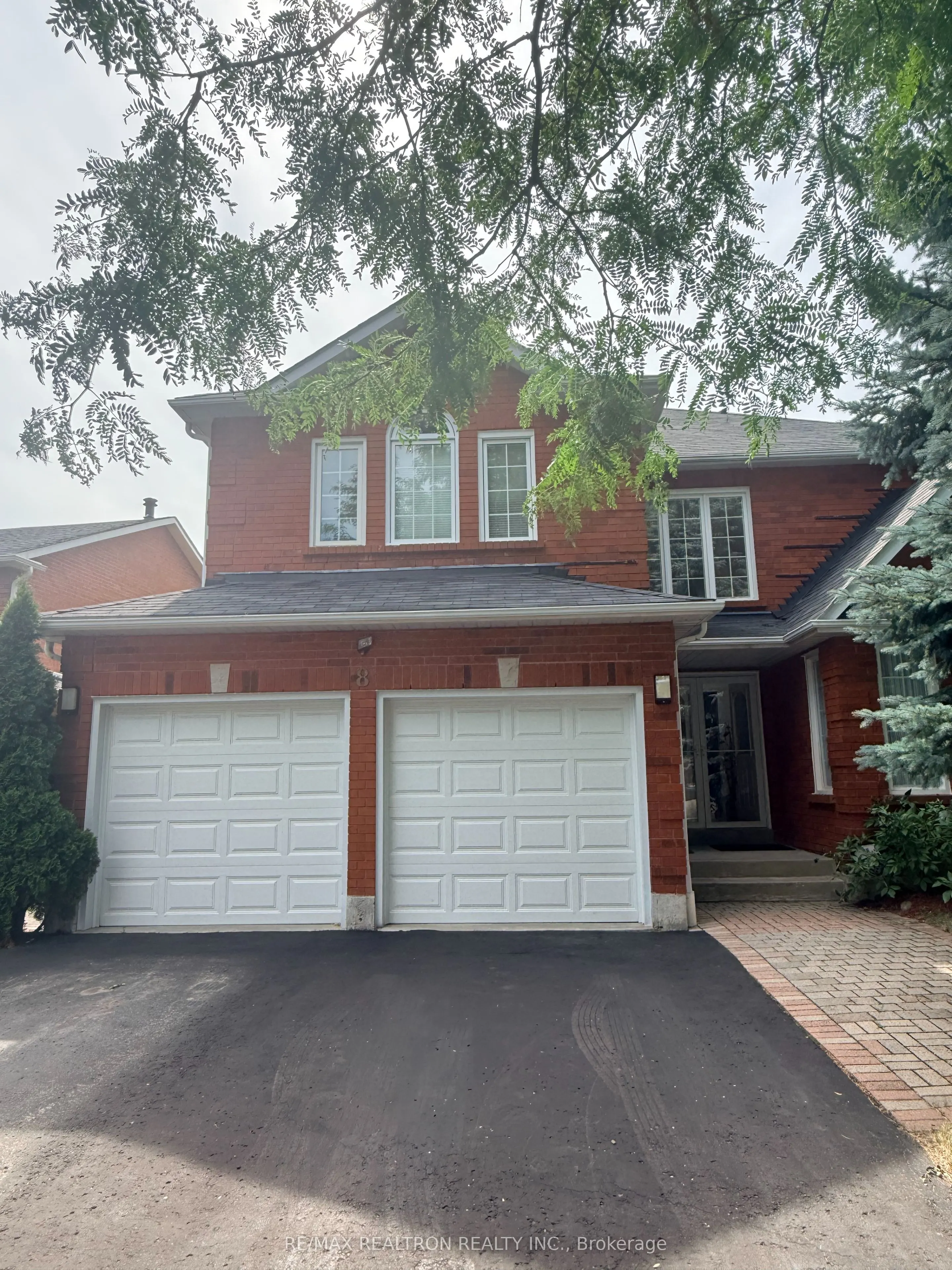 8 Watersdown Crescent