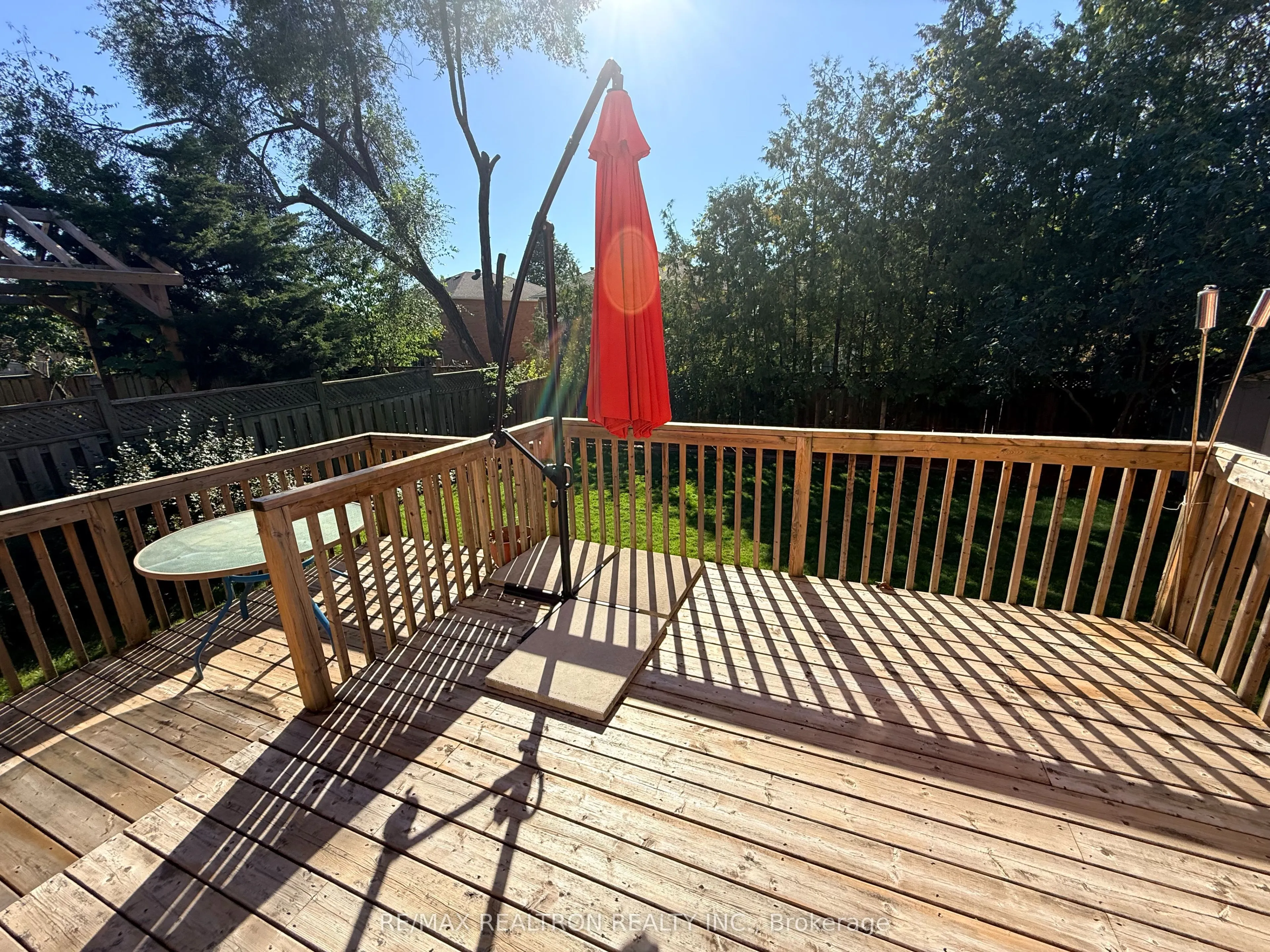 8 Watersdown Crescent