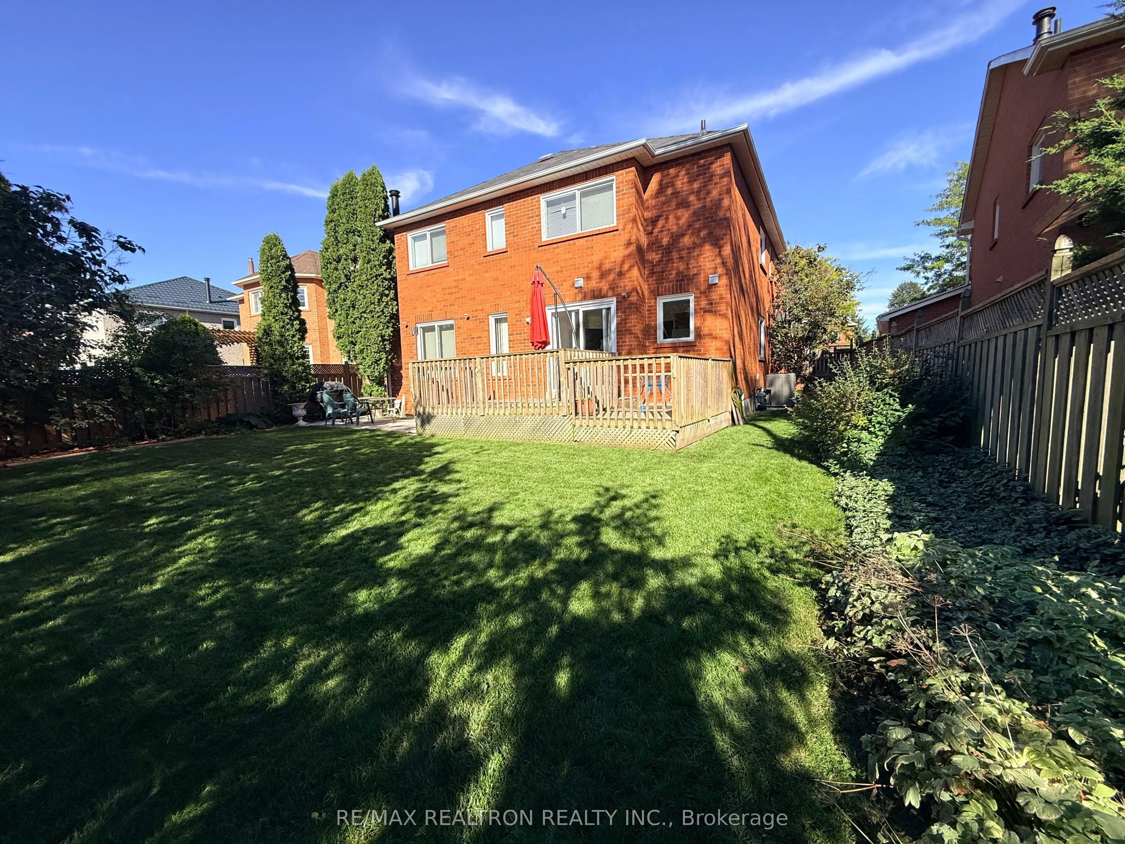 8 Watersdown Crescent