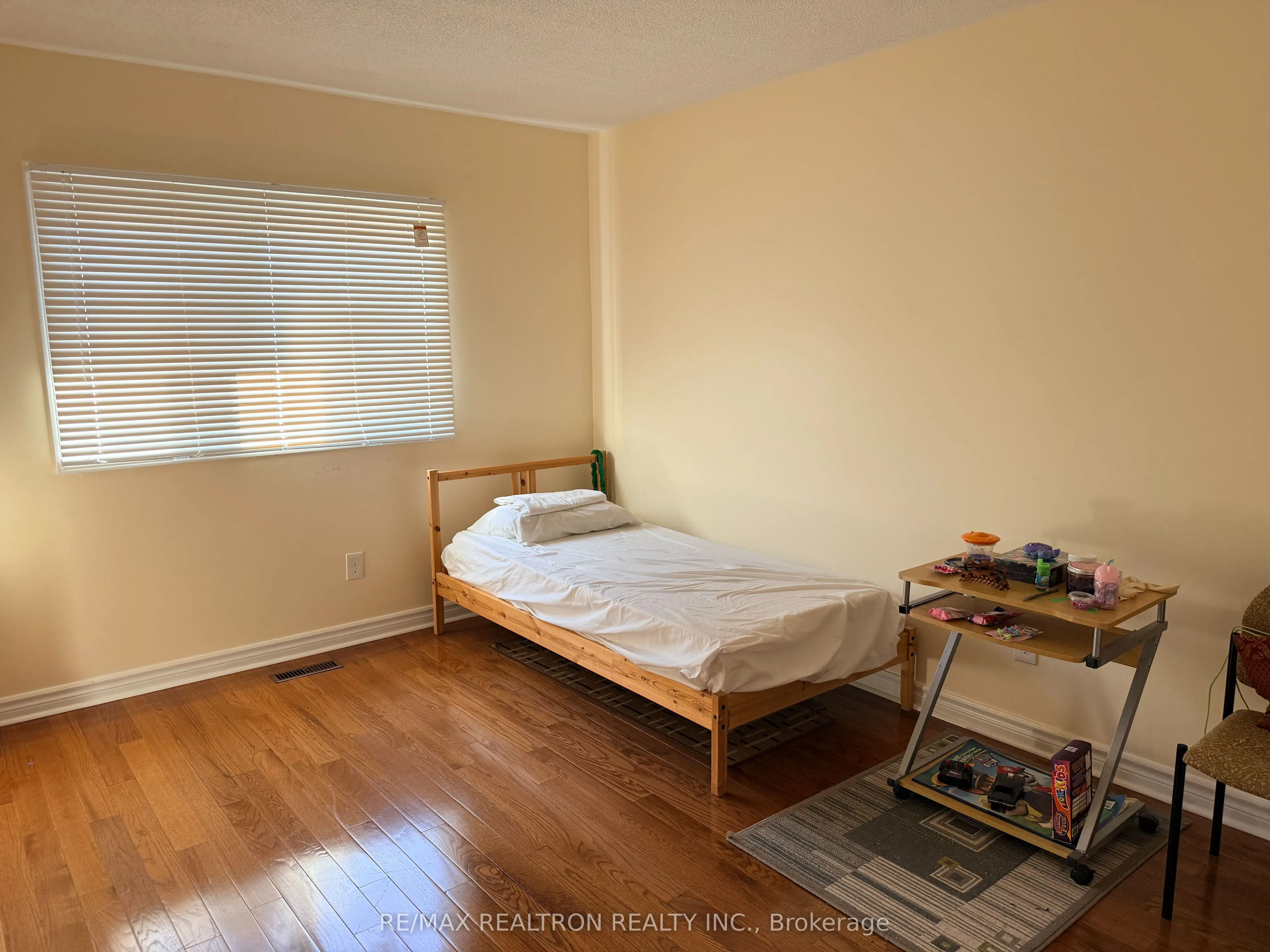 8 Watersdown Crescent