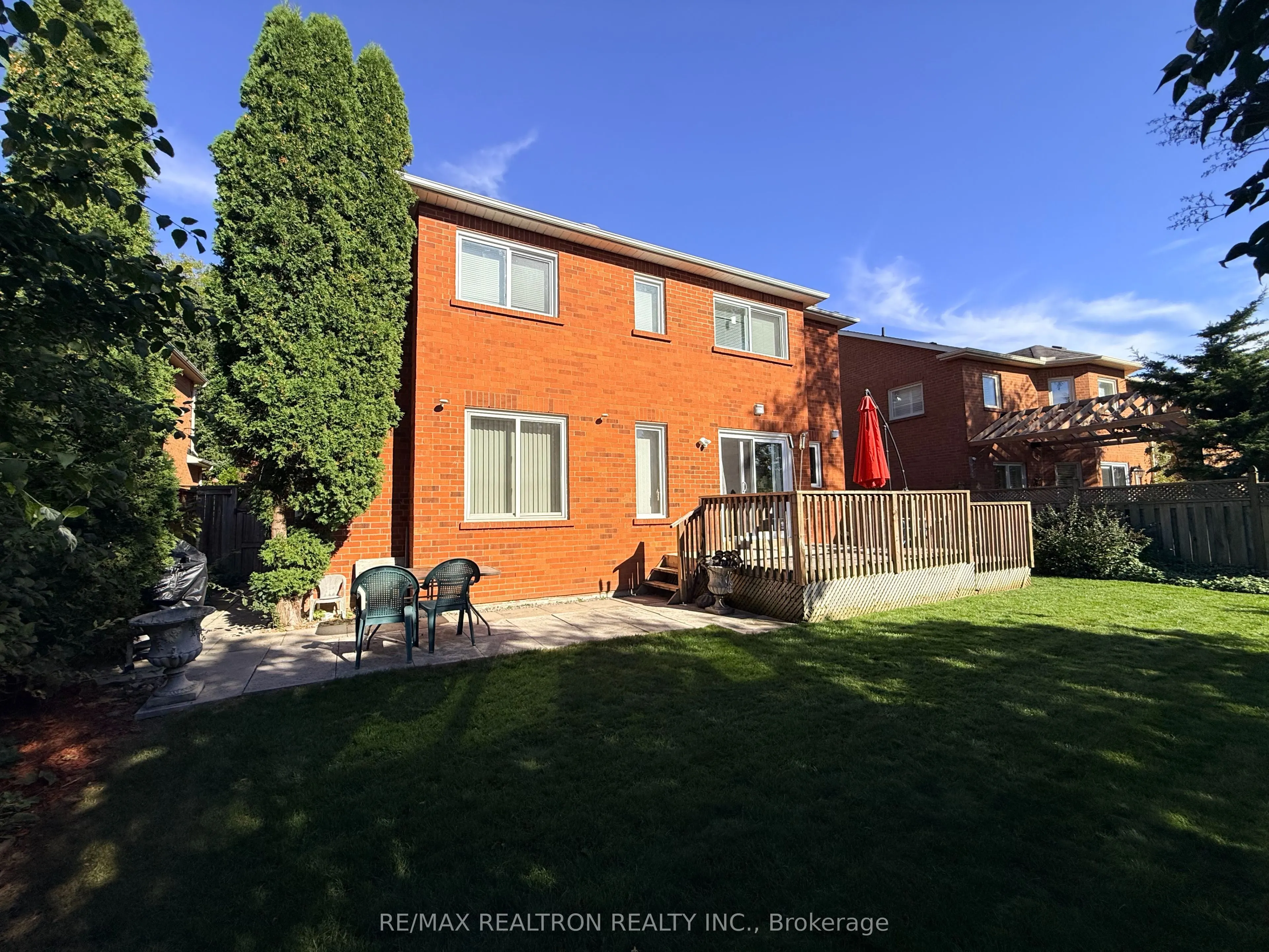8 Watersdown Crescent