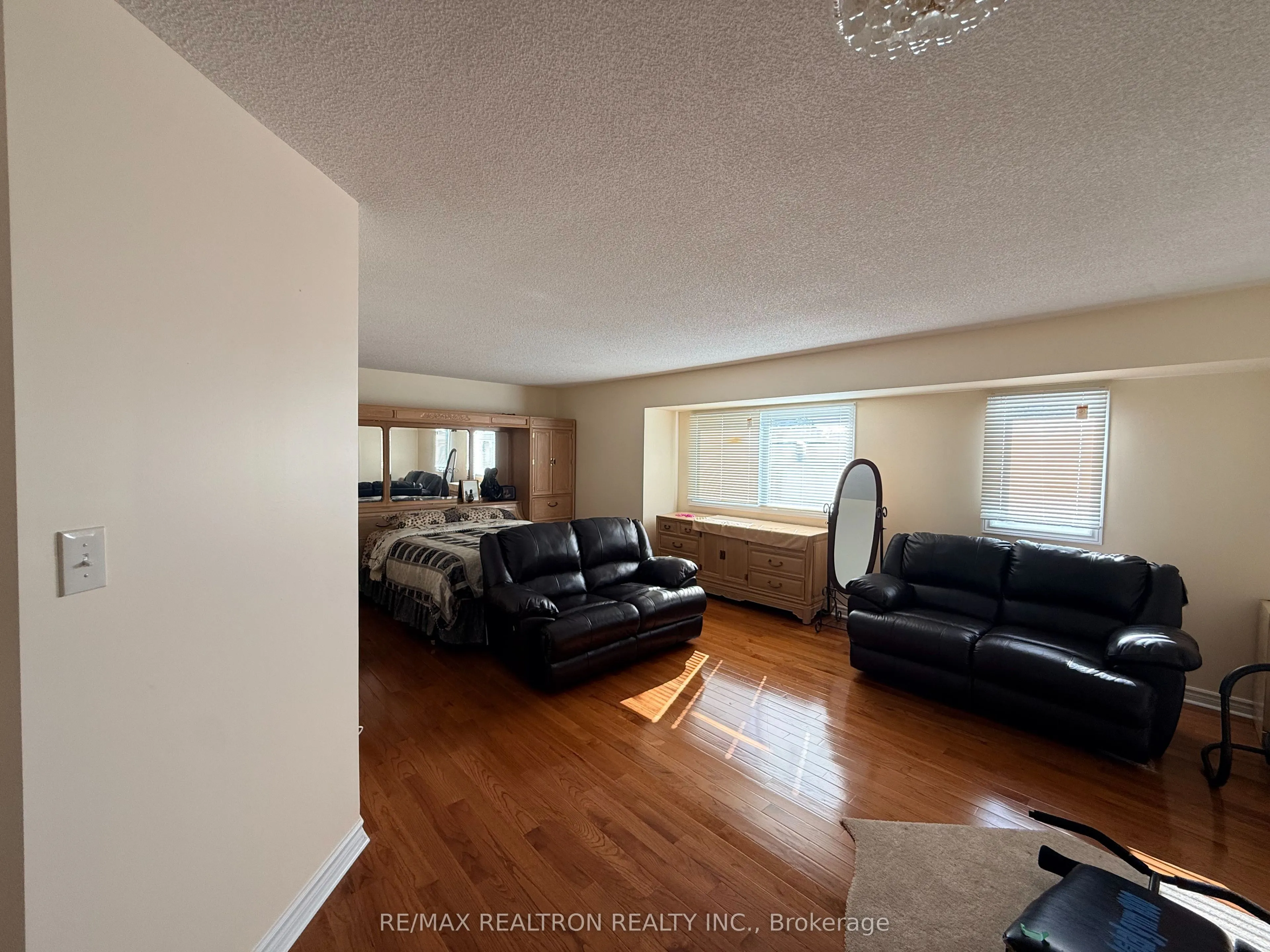 8 Watersdown Crescent