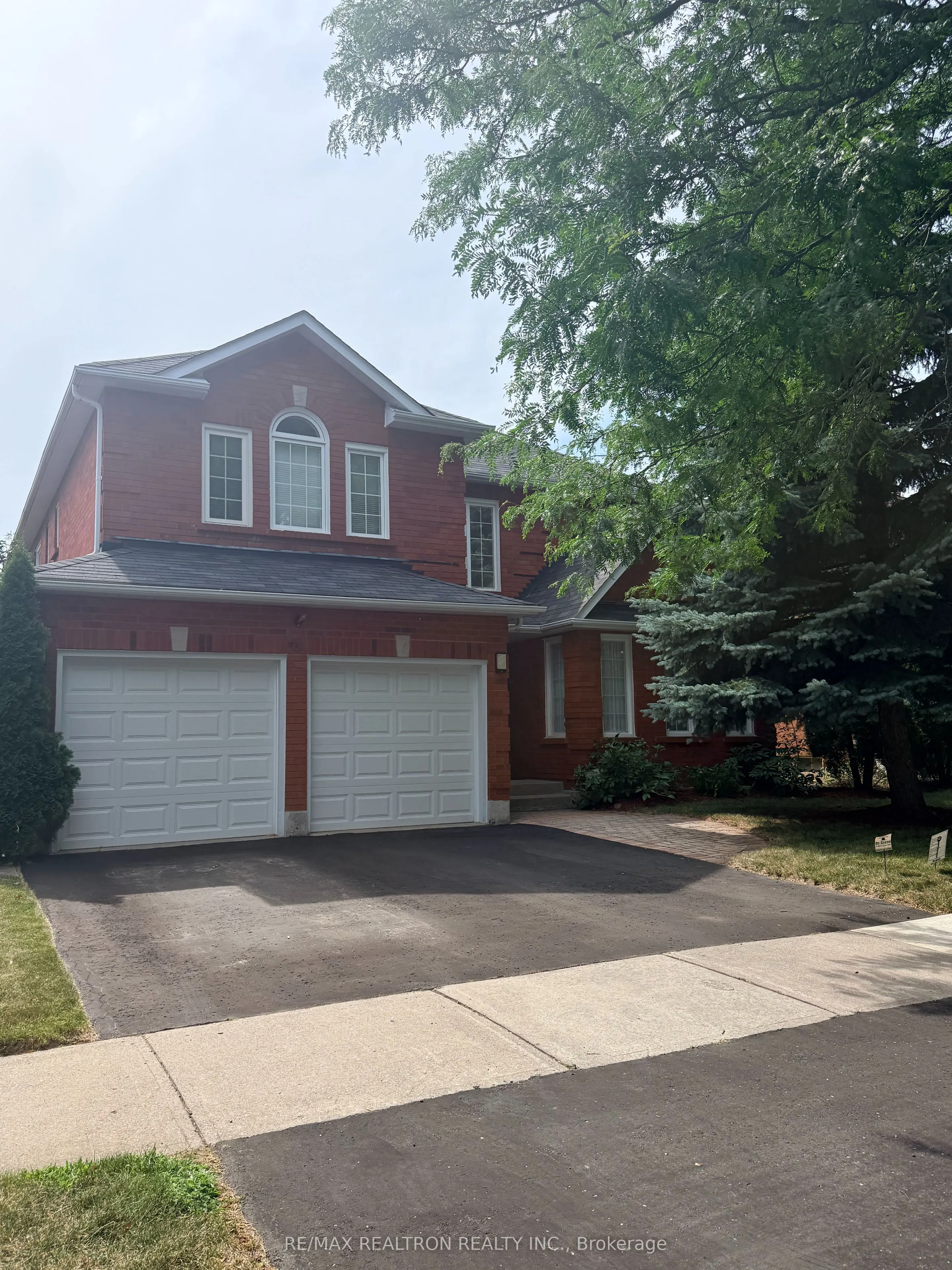 8 Watersdown Crescent