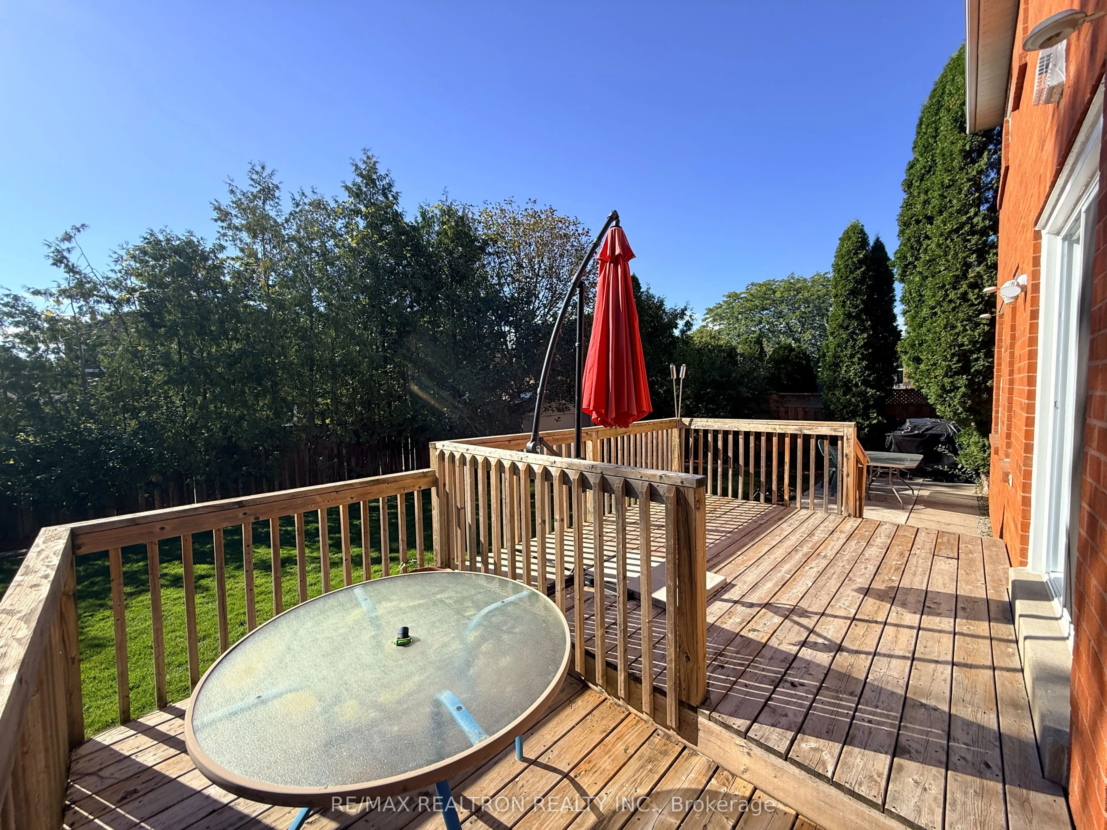 8 Watersdown Crescent