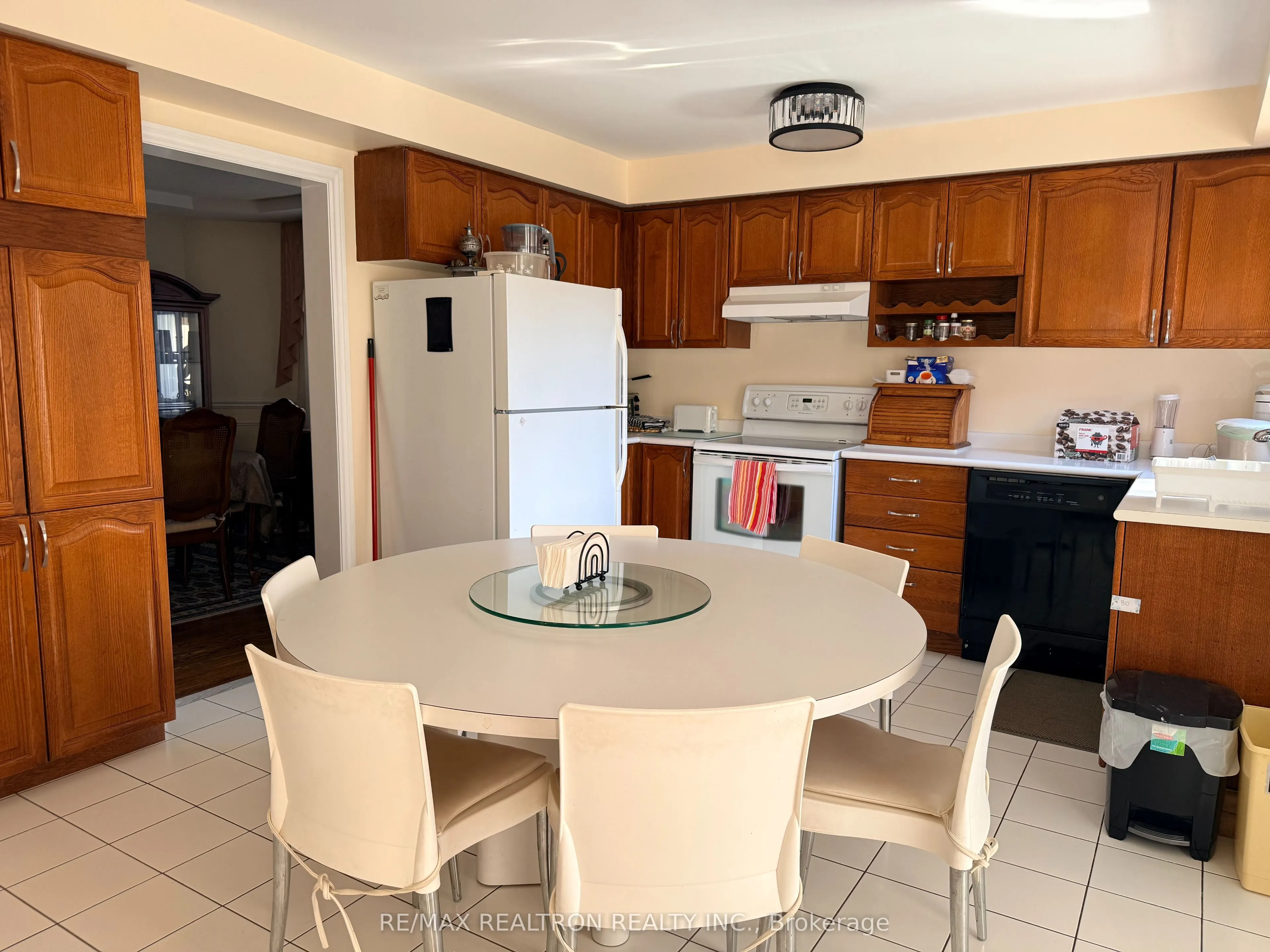 8 Watersdown Crescent