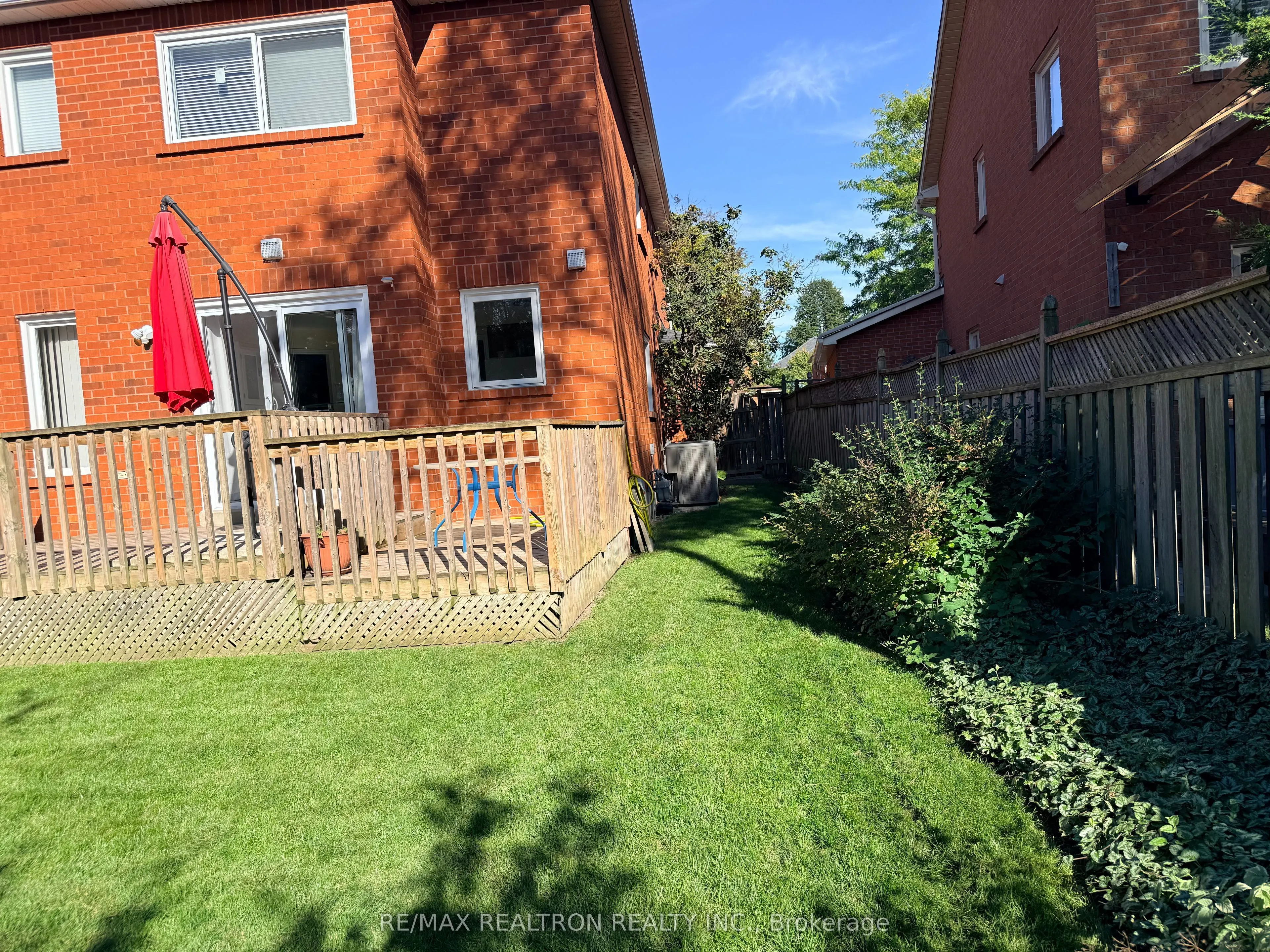 8 Watersdown Crescent