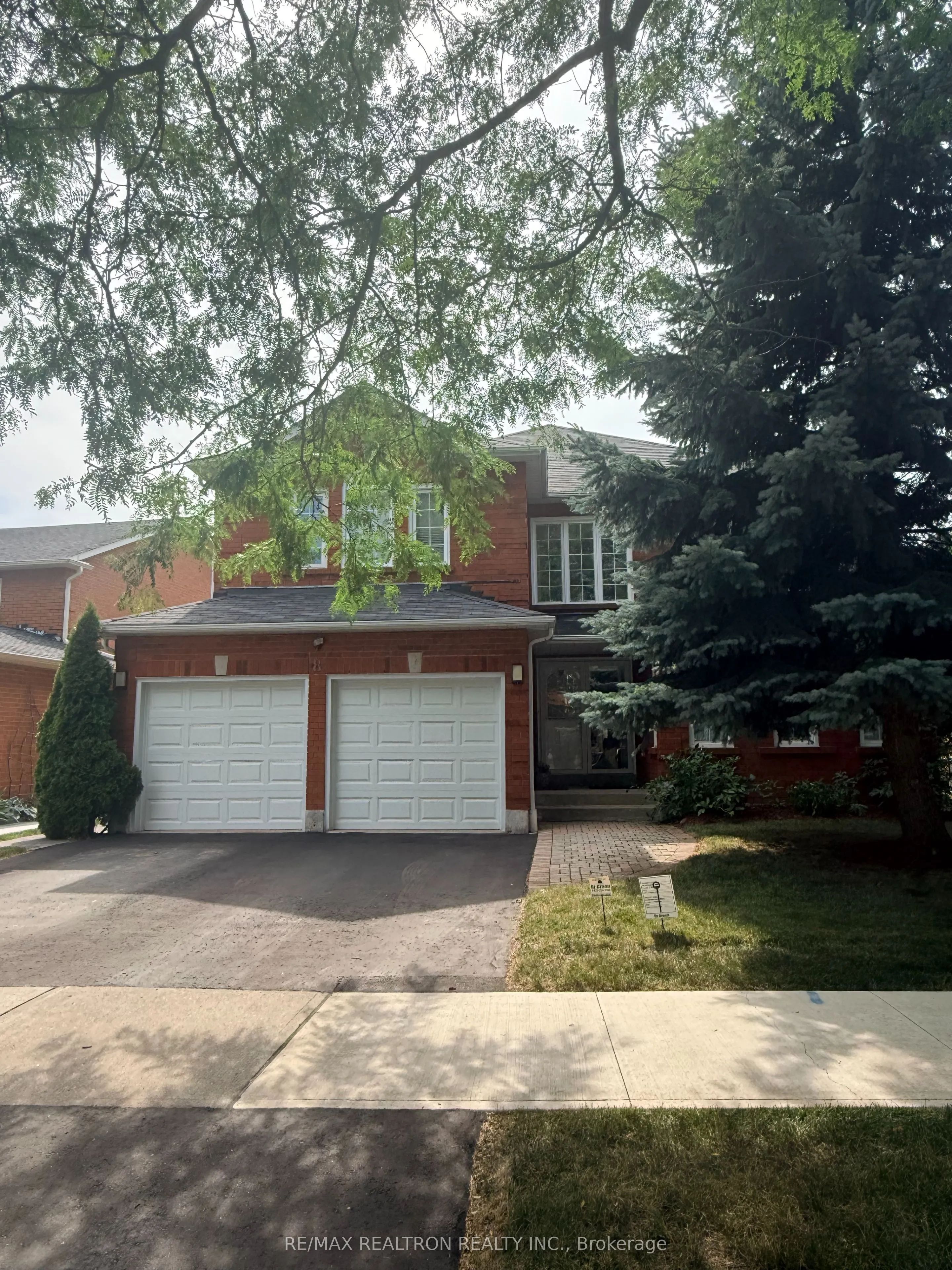 8 Watersdown Crescent