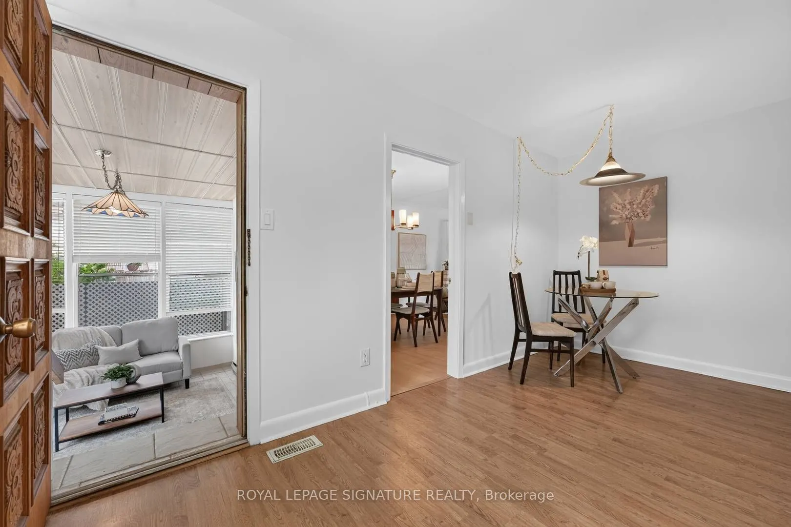 11 Regency Square
