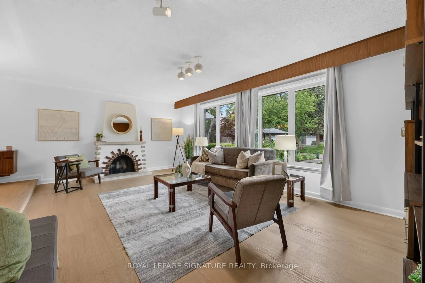 11 Regency Square