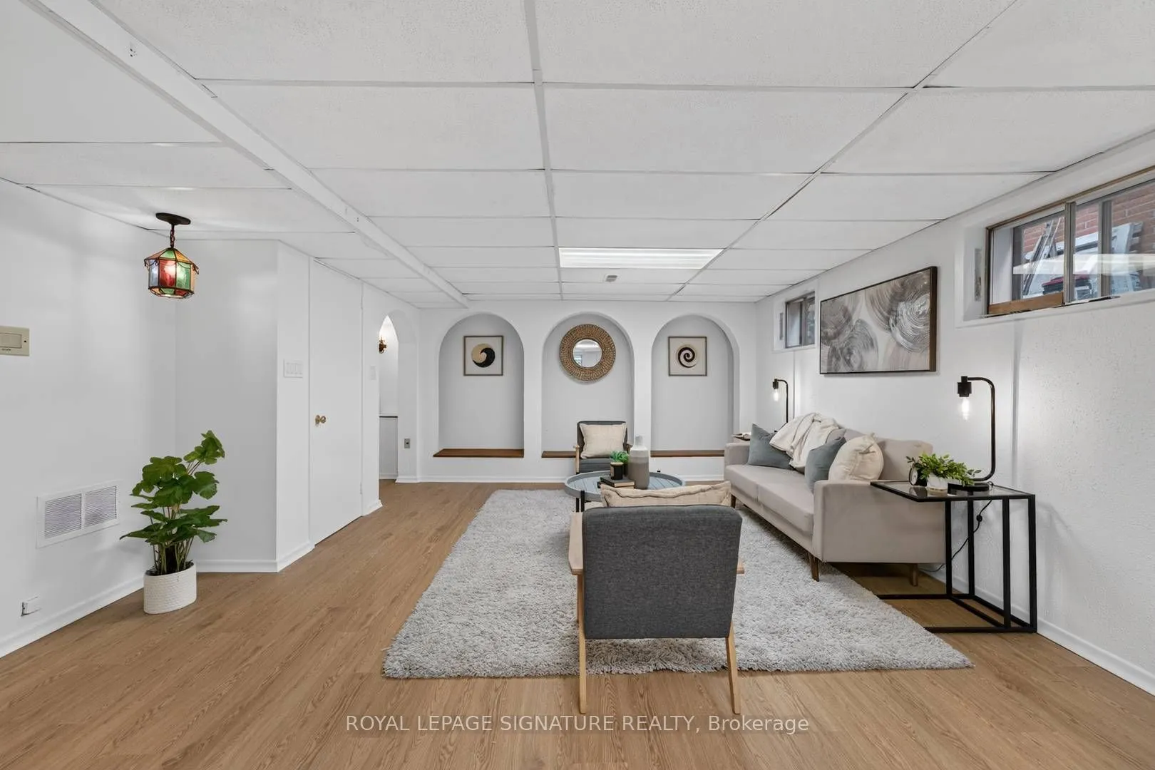 11 Regency Square