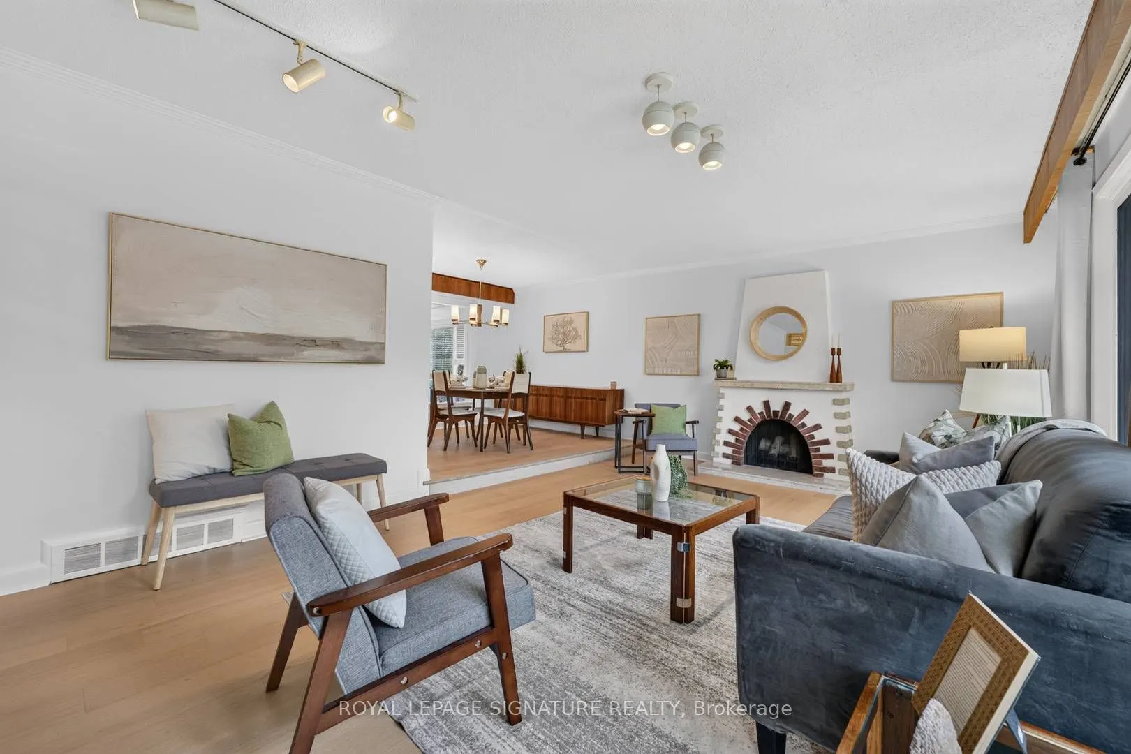 11 Regency Square