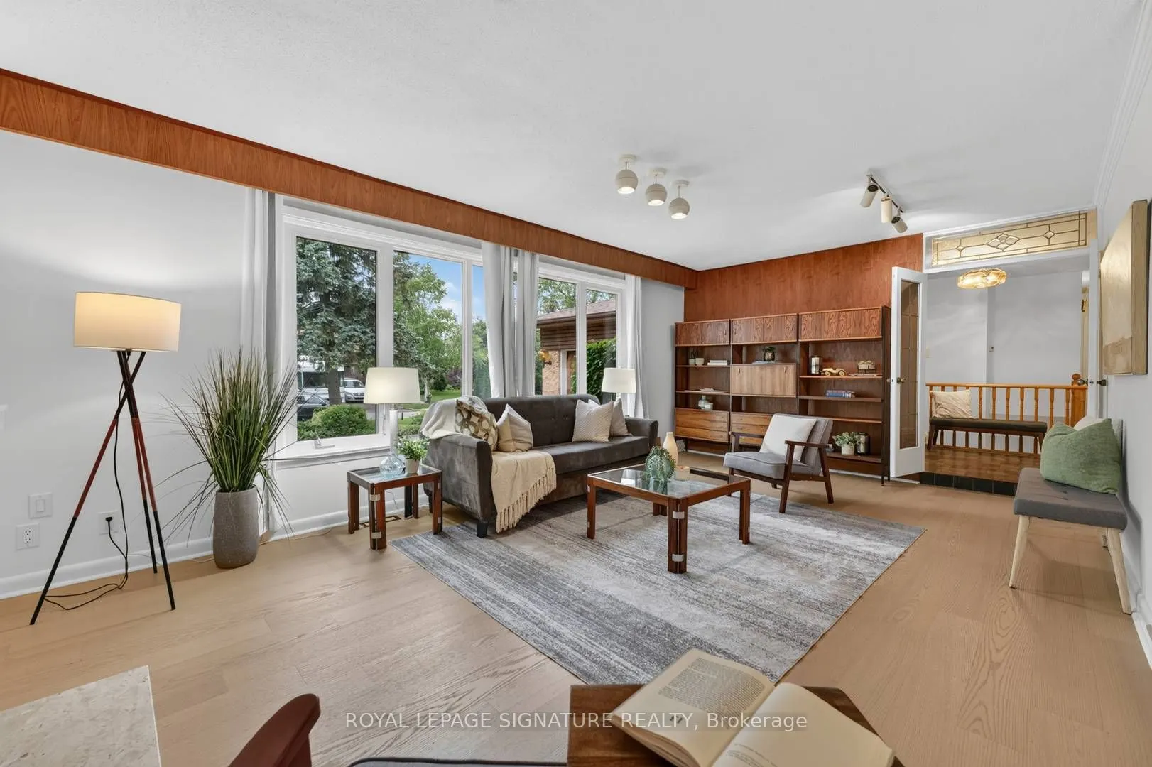 11 Regency Square