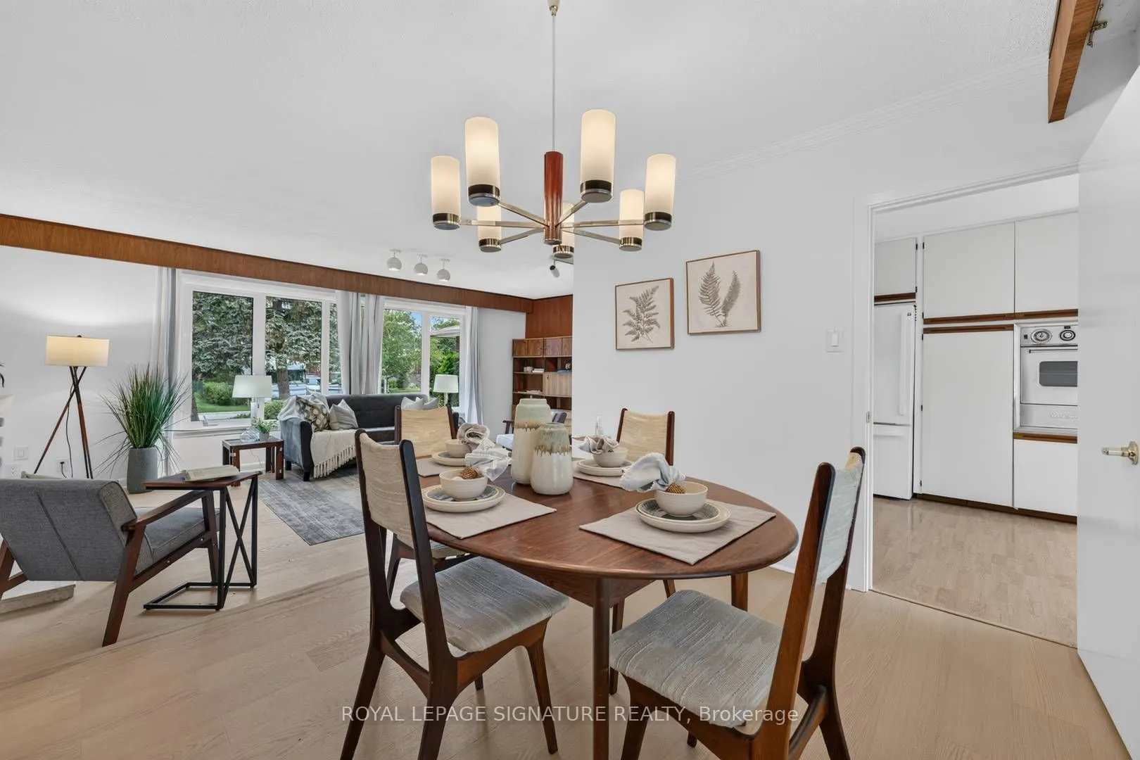 11 Regency Square