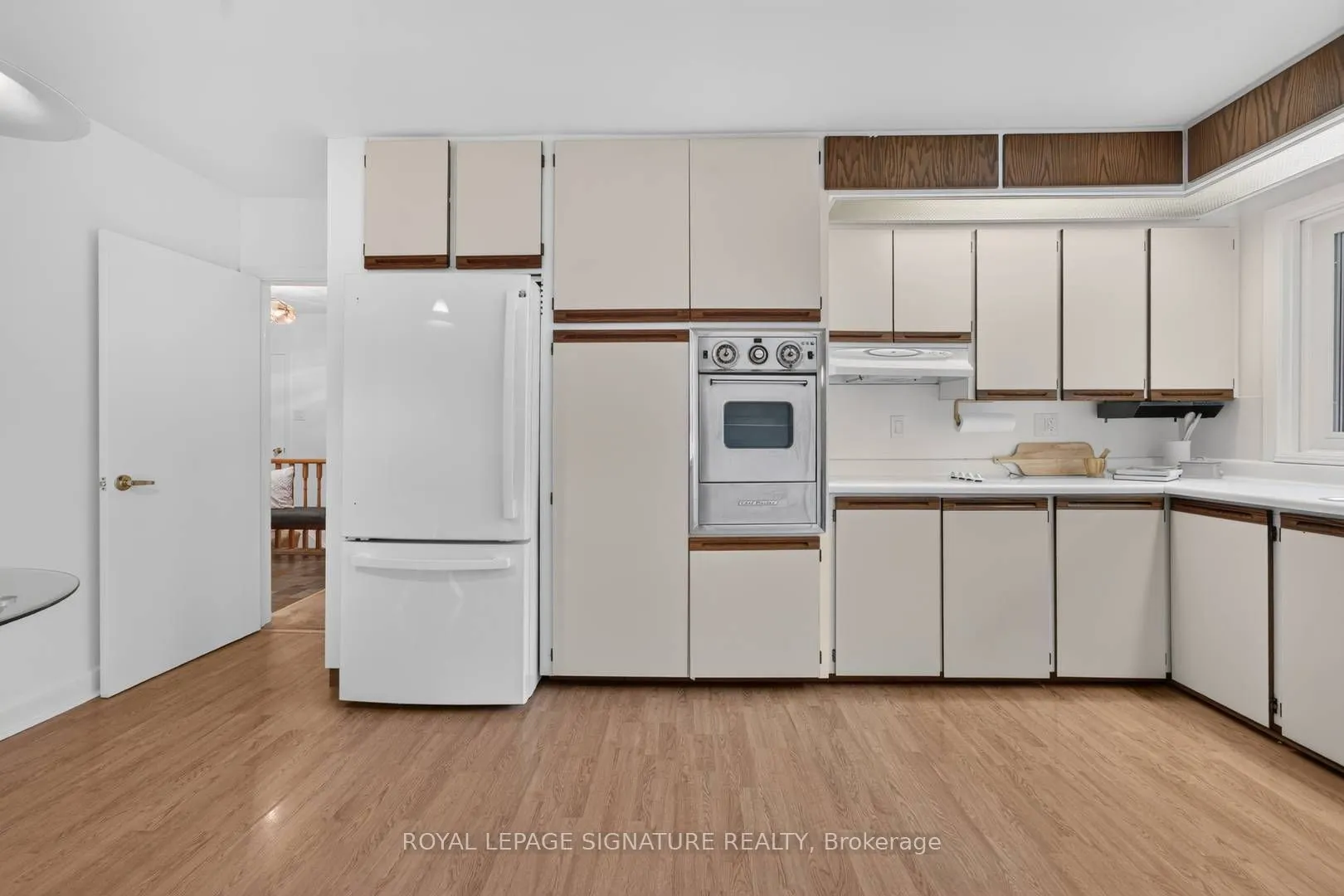 11 Regency Square