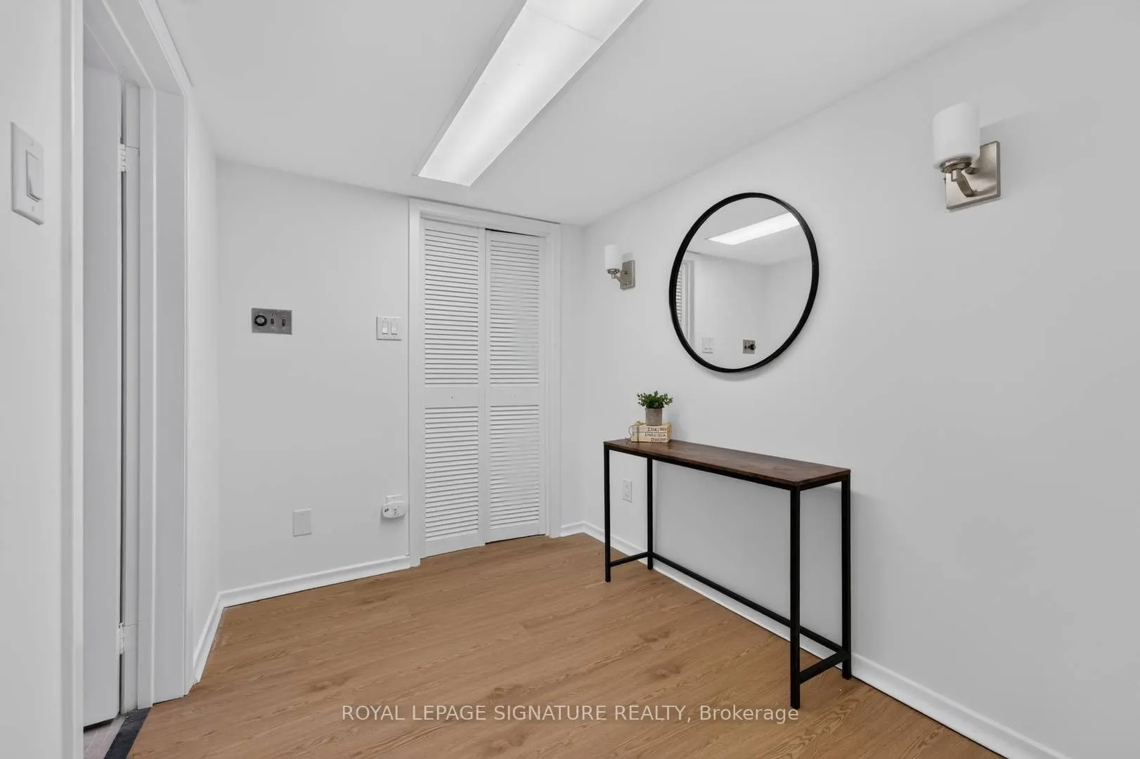 11 Regency Square