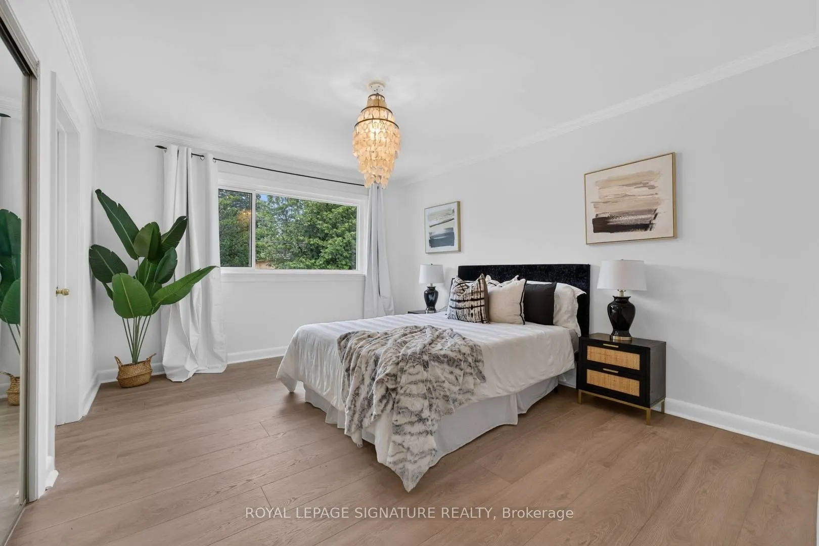 11 Regency Square