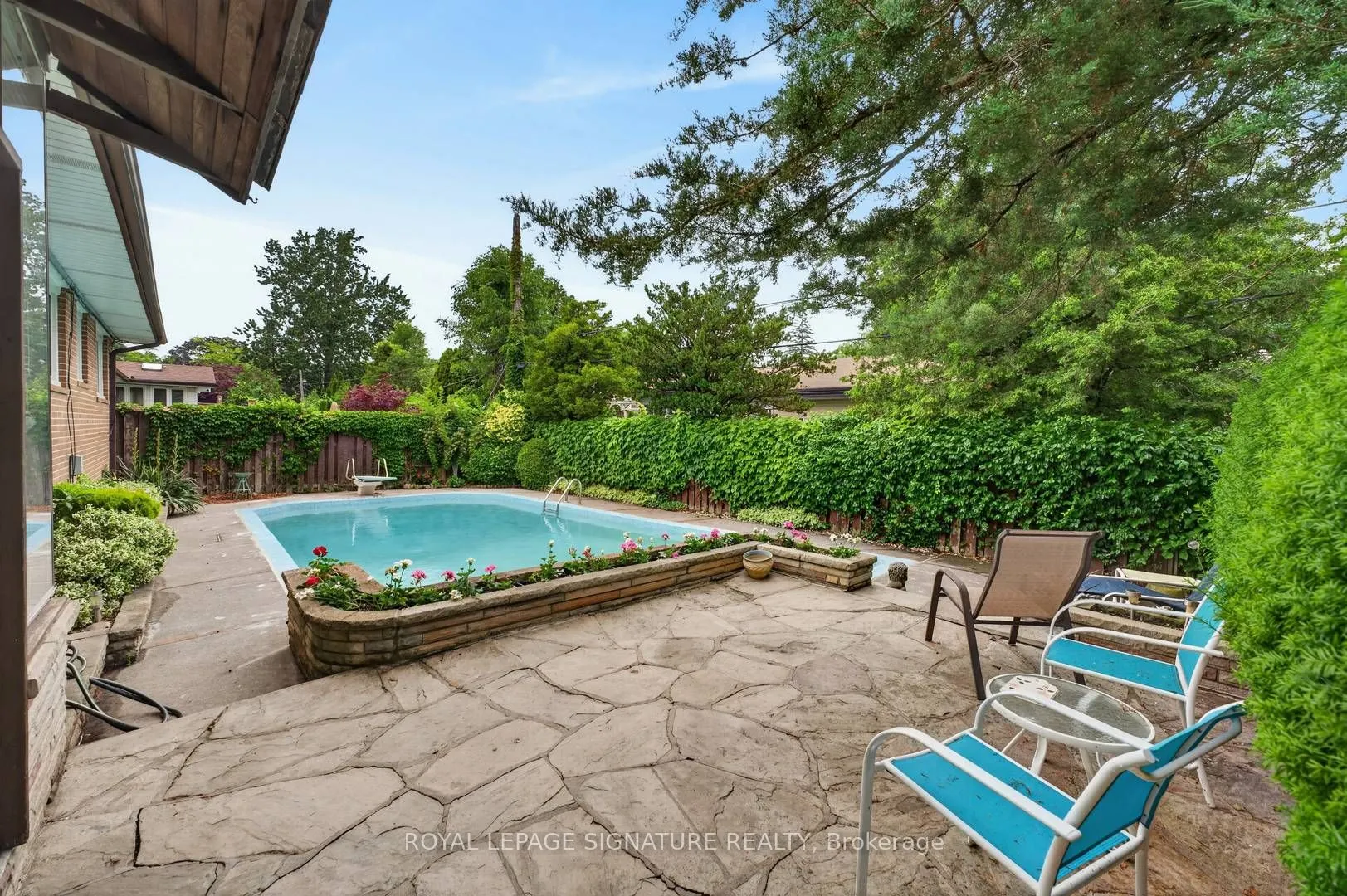 11 Regency Square