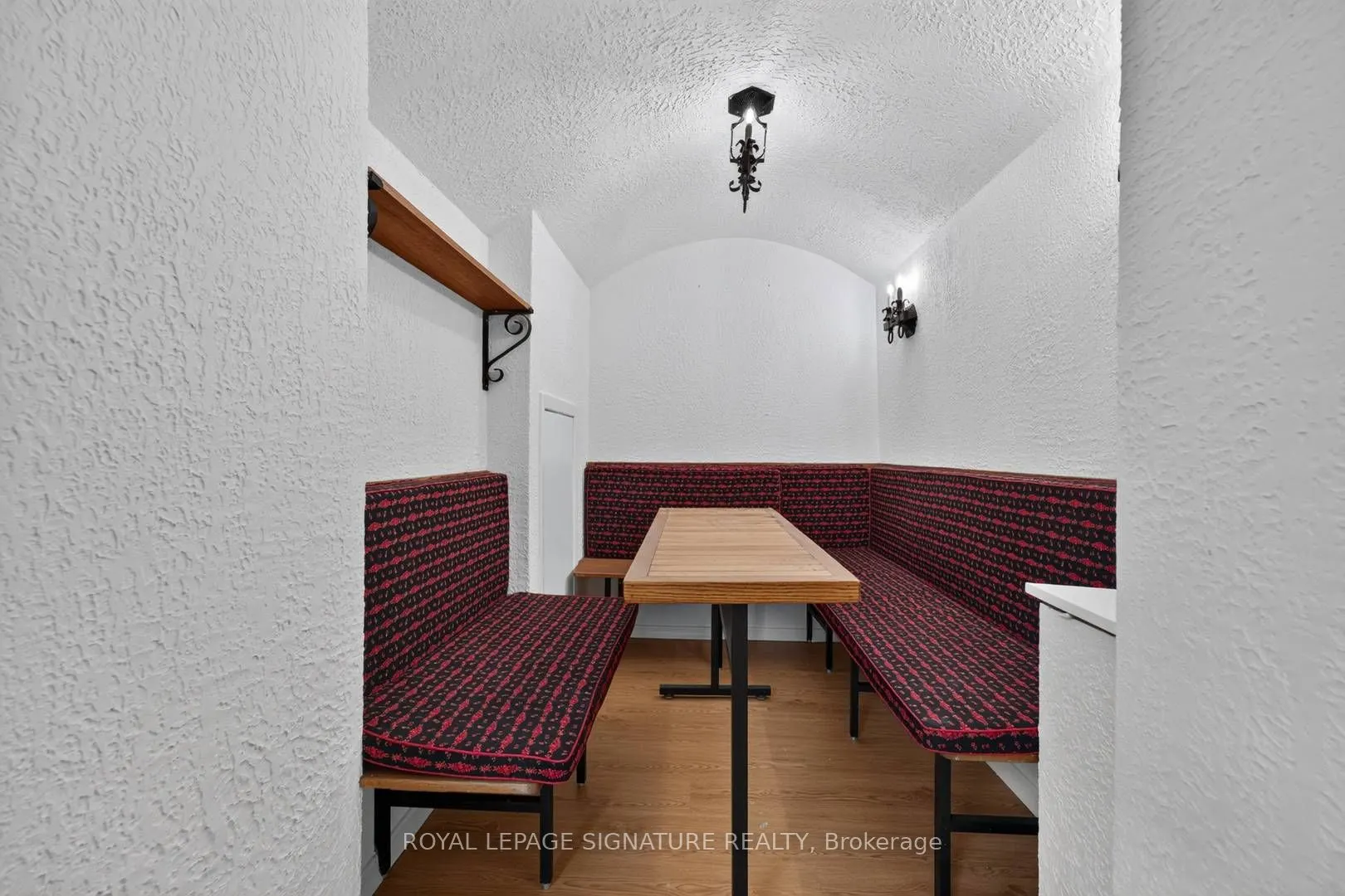 11 Regency Square