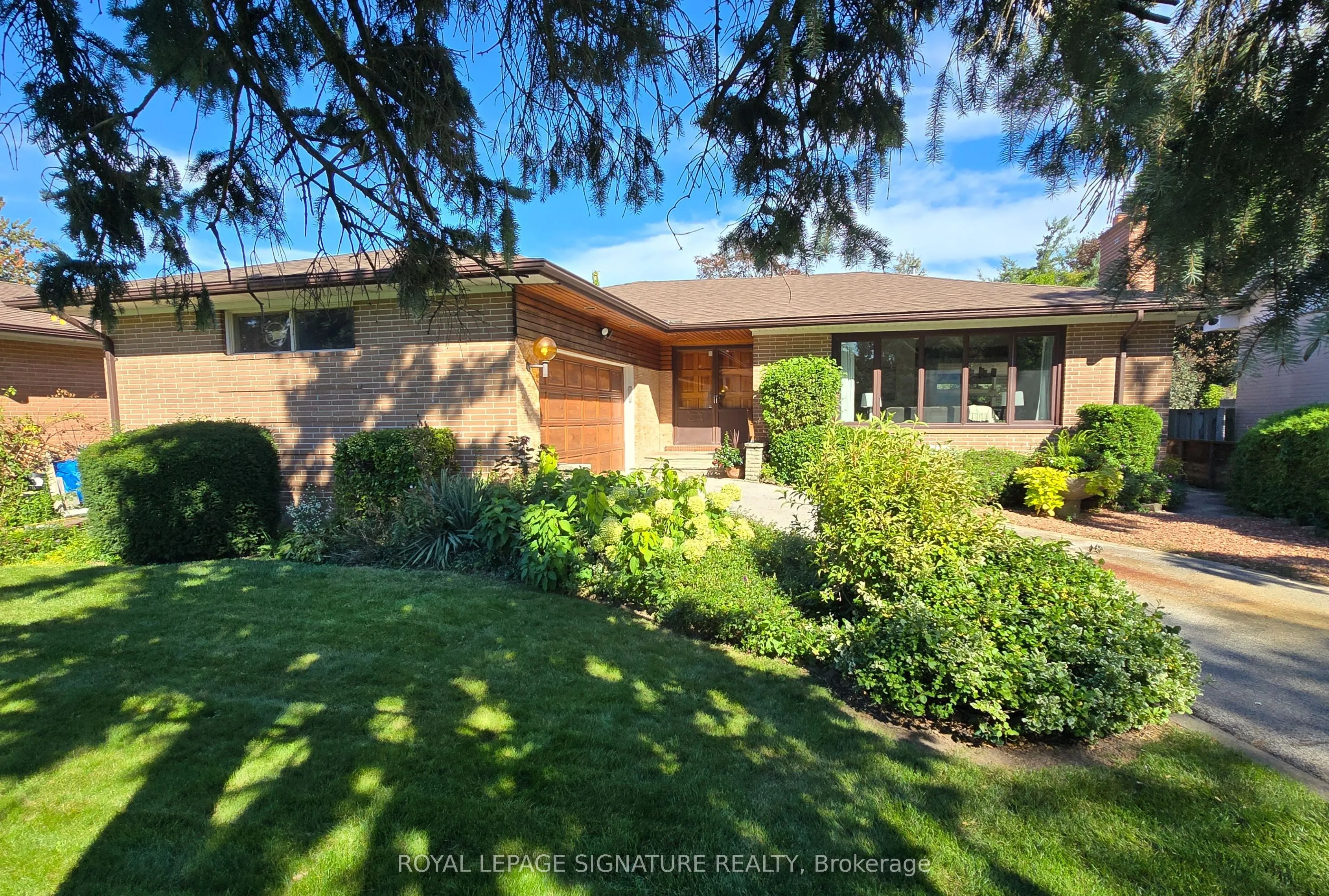 11 Regency Square