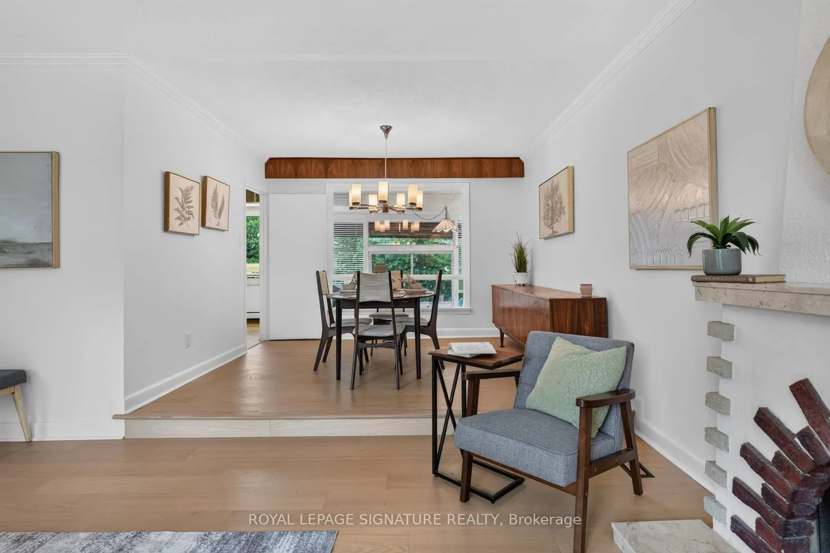 11 Regency Square