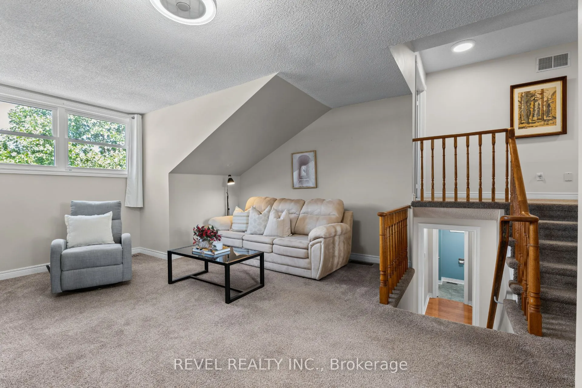 1610 Heathside Crescent