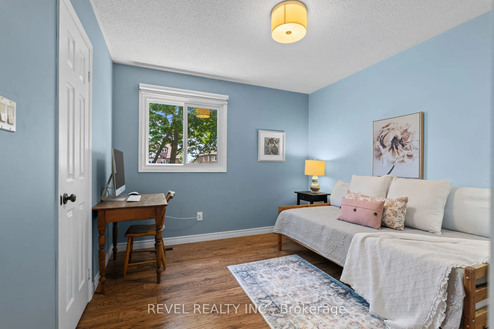 1610 Heathside Crescent
